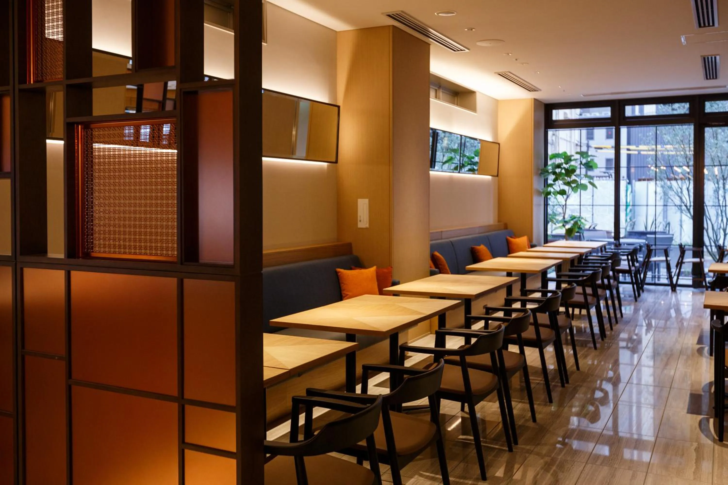 Restaurant/places to eat in Hotel Forza Osaka Kitahama