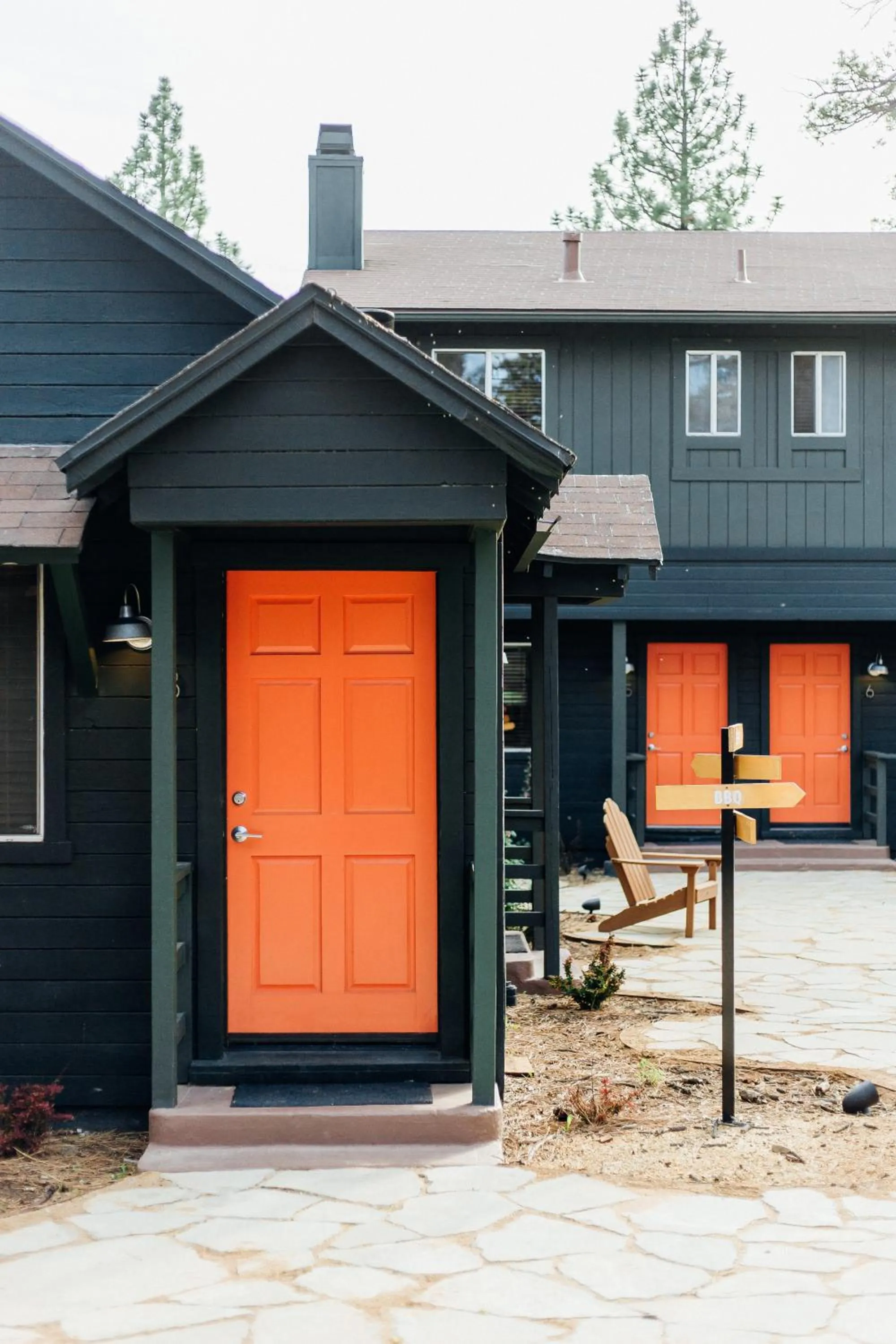 Facade/entrance in Noon Lodge