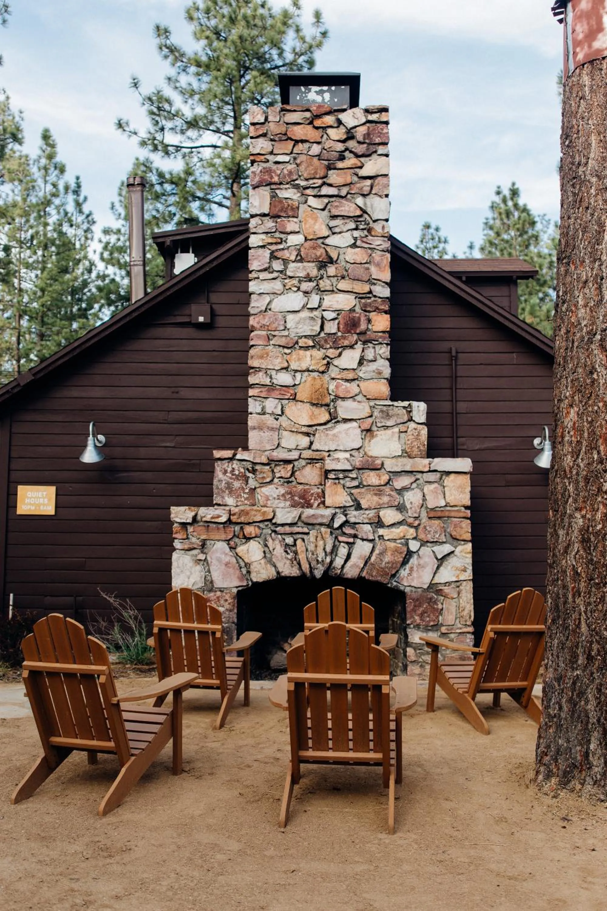 Area and facilities in Noon Lodge