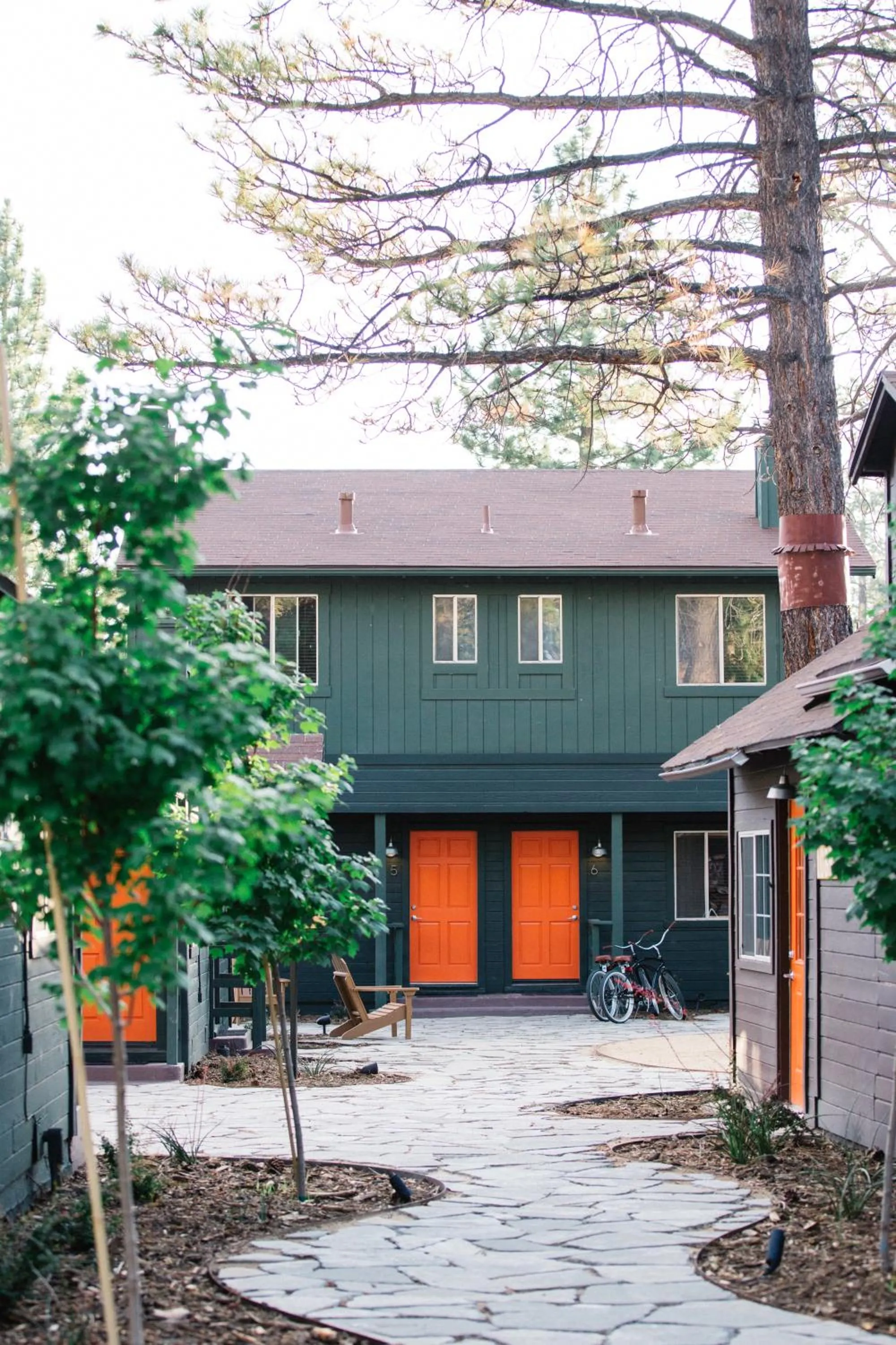 Facade/entrance in Noon Lodge