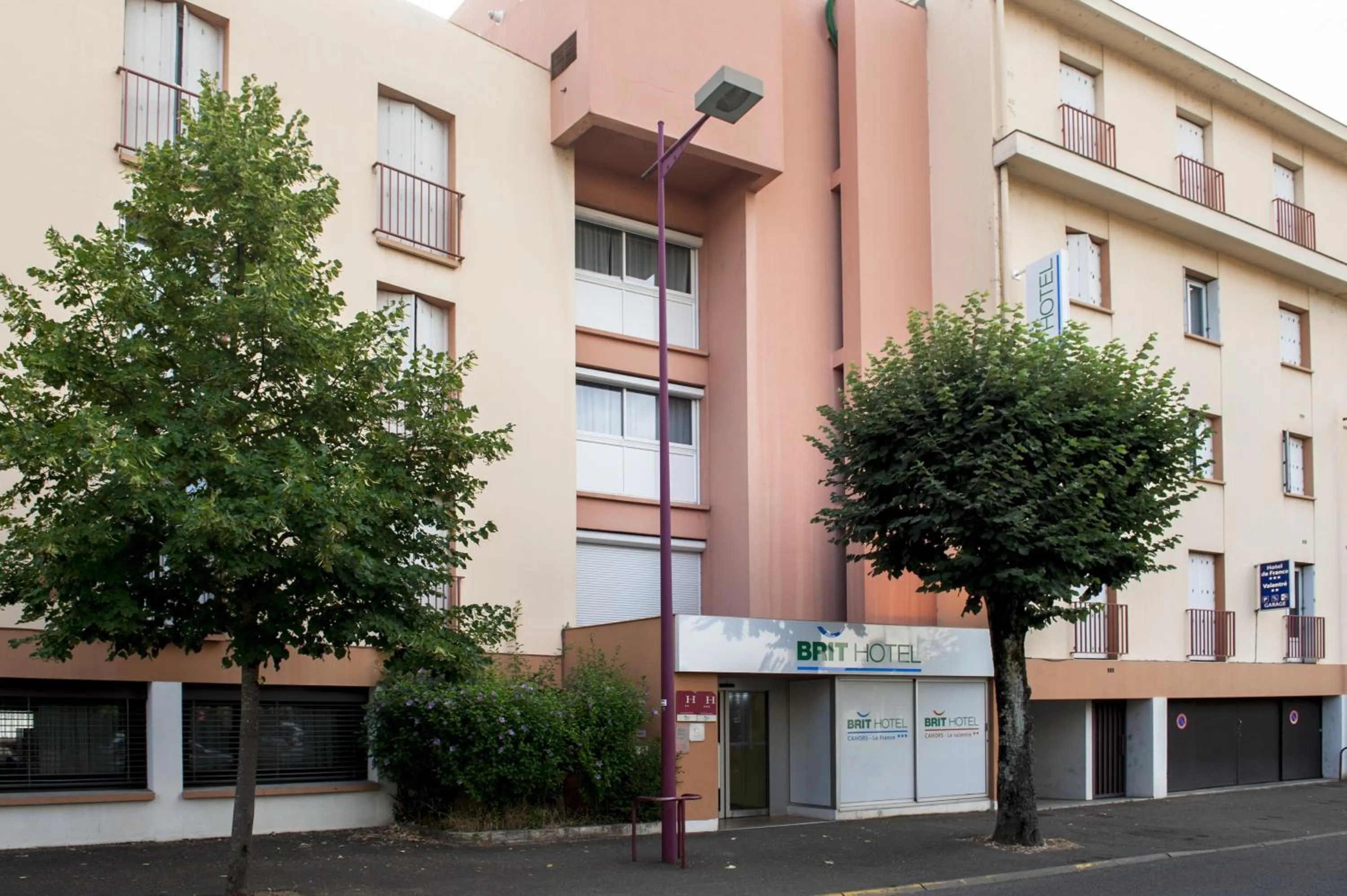 Property building in Brit Hotel Cahors - Le France