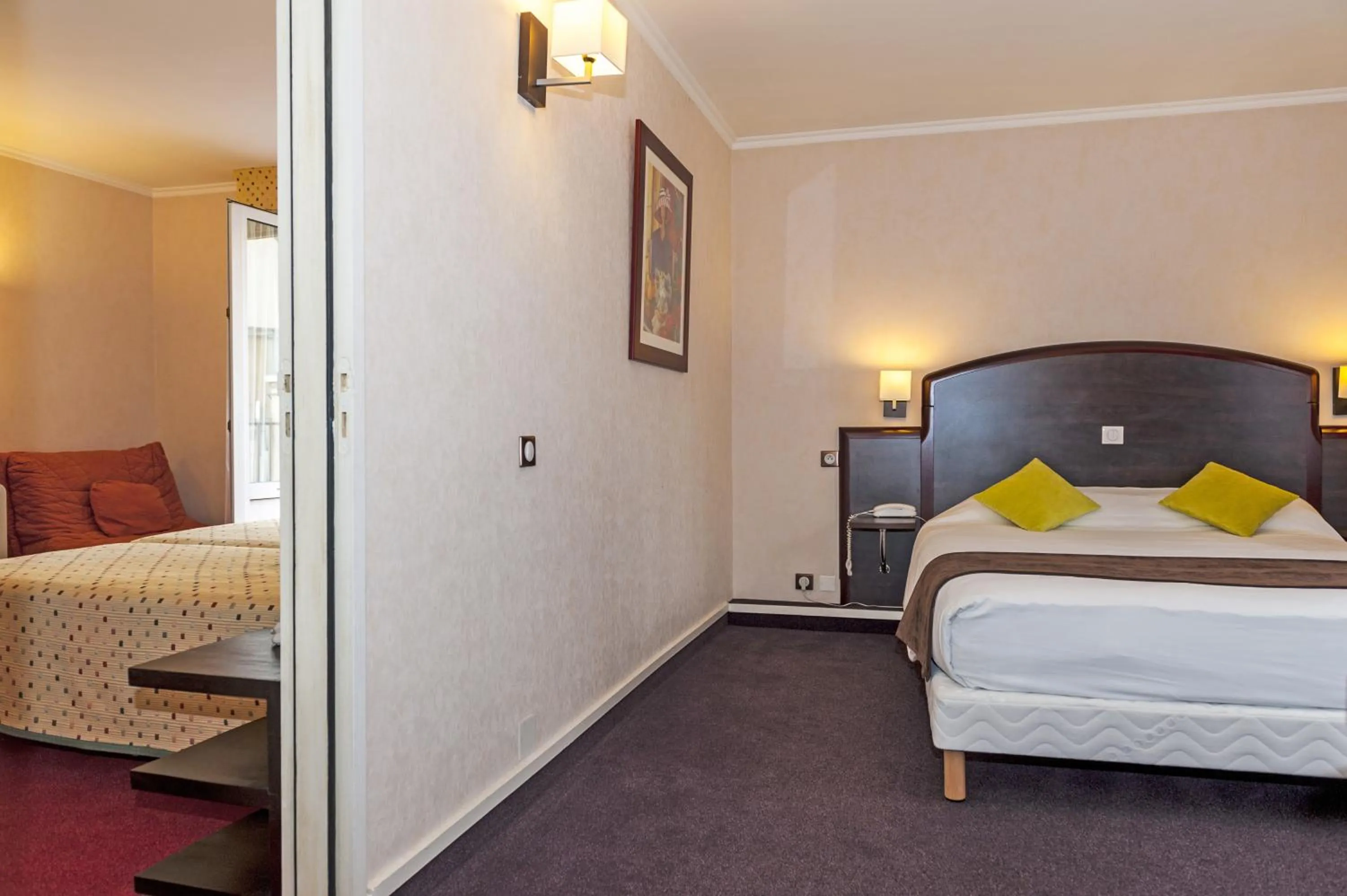 Bedroom in Brit Hotel Cahors - Le France