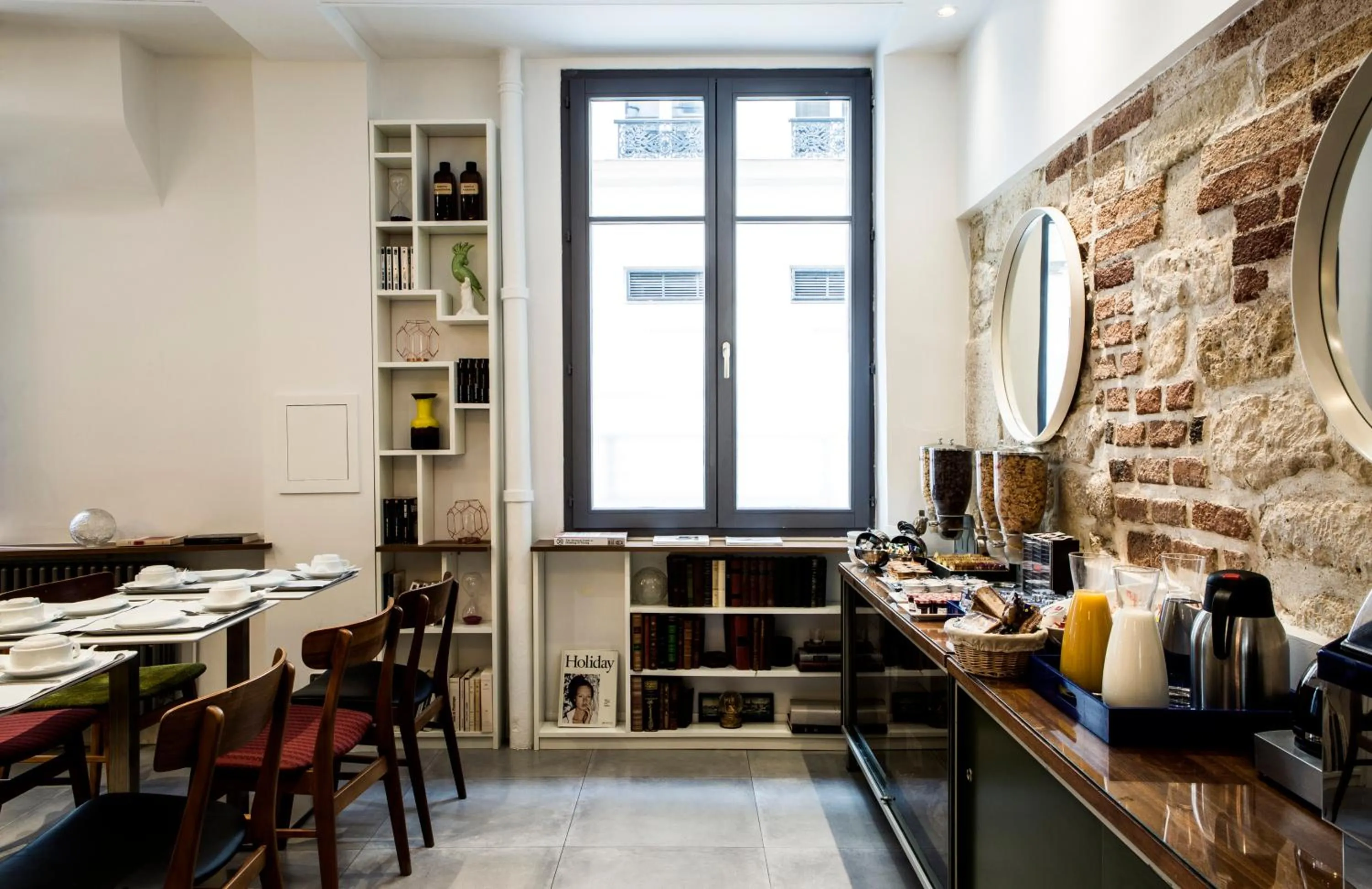 Buffet breakfast in Hôtel Beaurepaire