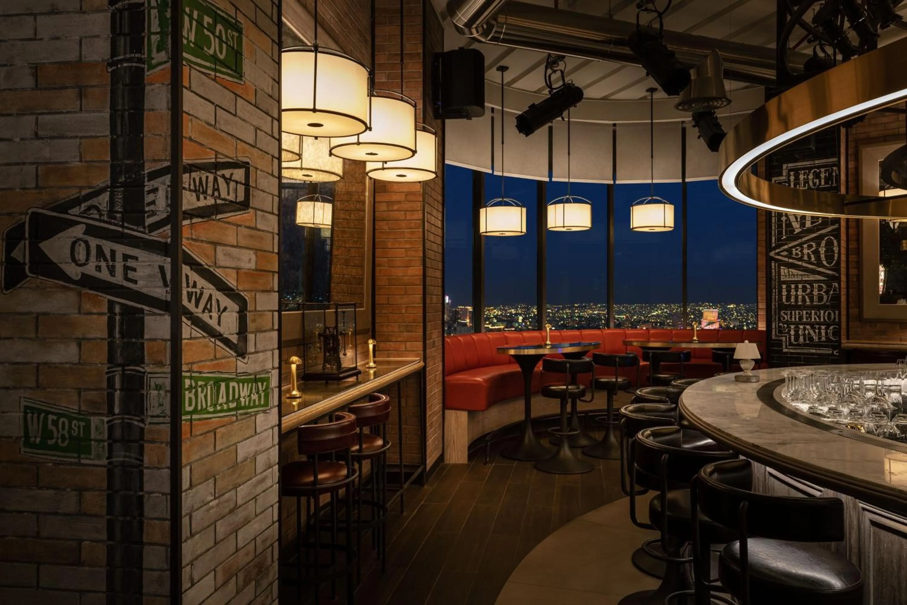 Lounge or bar in The St. Regis Amman