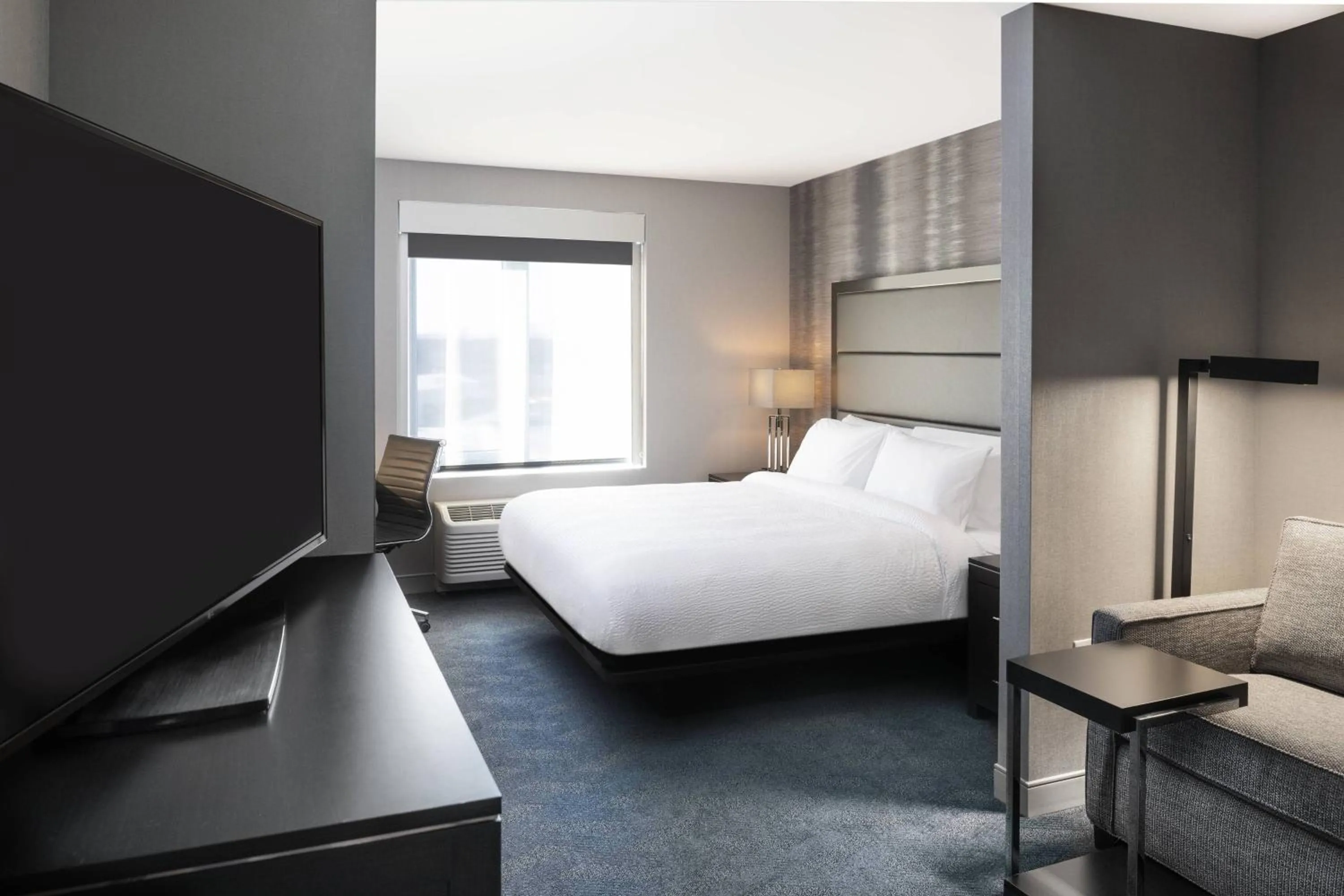 Photo of the whole room, Bed in Fairfield Inn & Suites by Marriott Boston Logan Airport/Chelsea