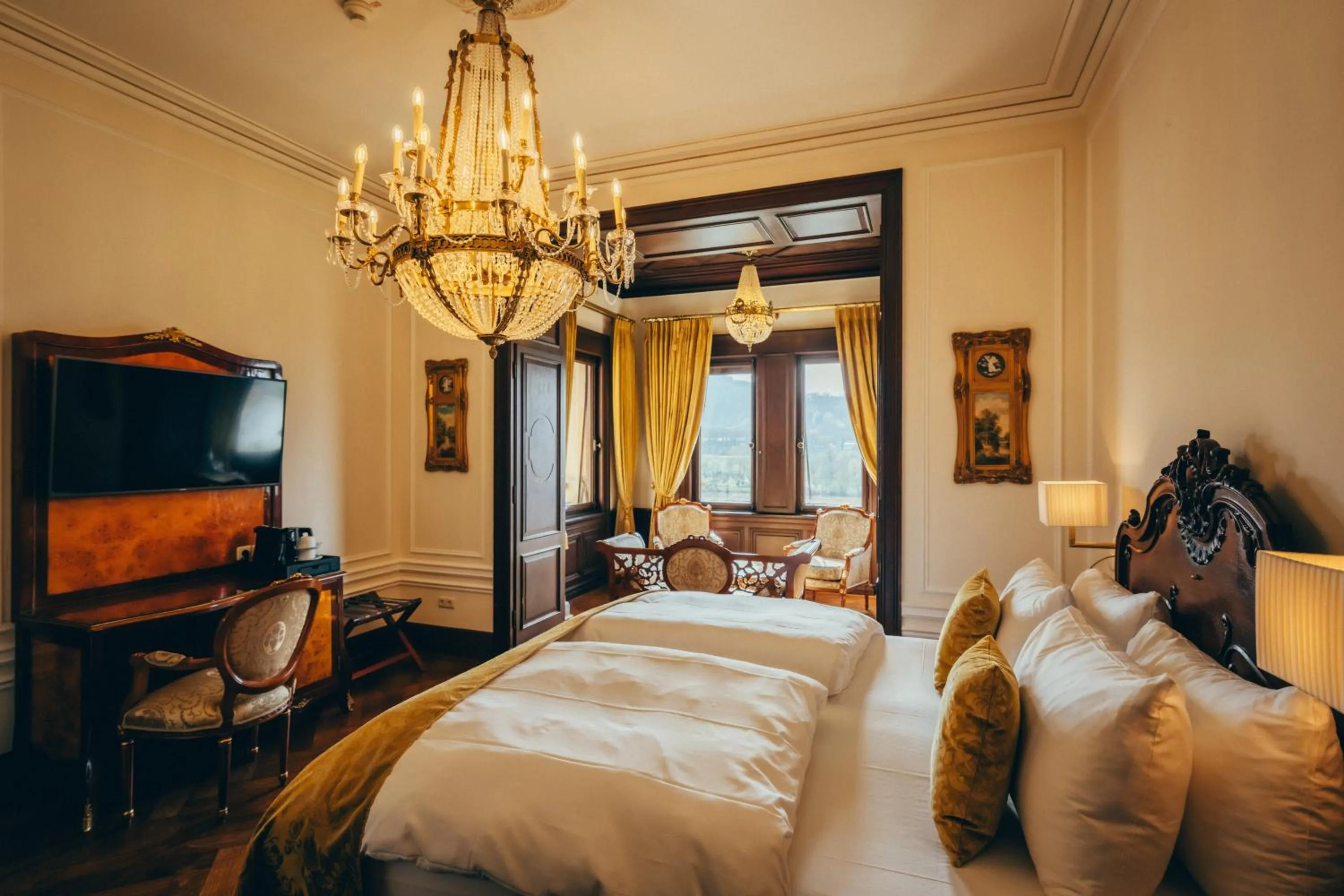 Bedroom, Bed in Schloss Lieser, Autograph Collection