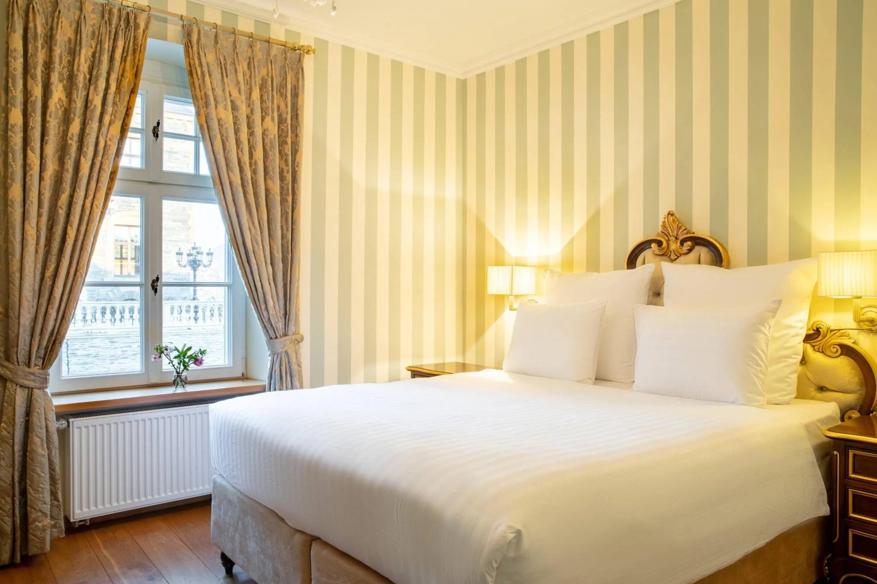 Bedroom, Bed in Schloss Lieser, Autograph Collection