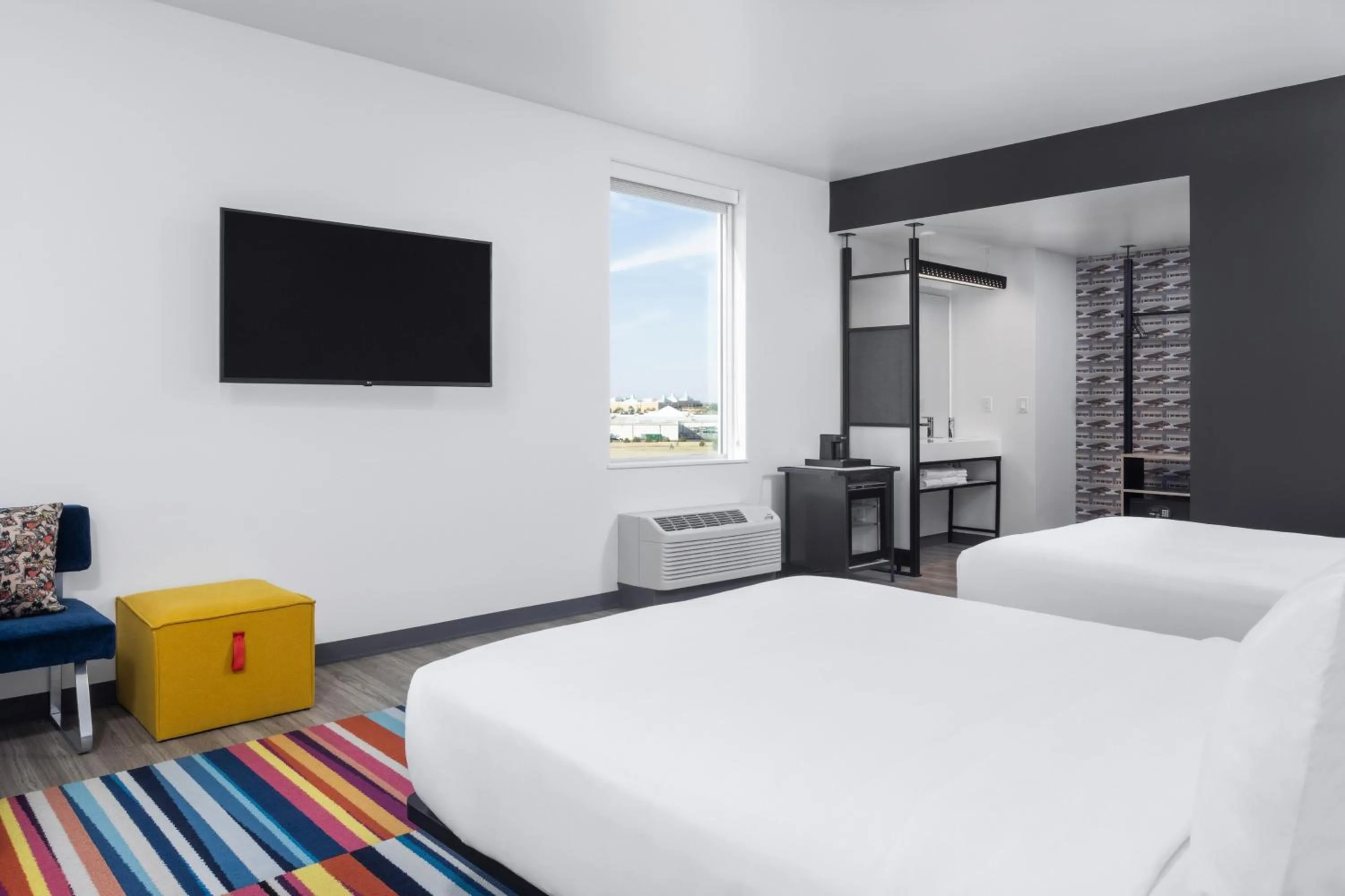 Photo of the whole room, Bed in Aloft Oklahoma City Quail Springs