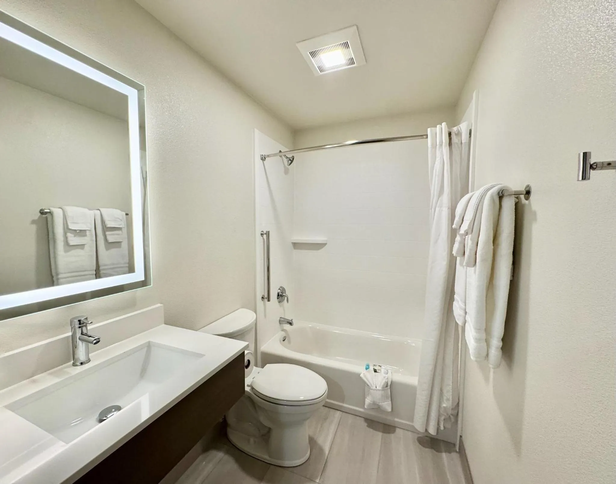 Bathroom in Alaska's Select Inn Wasilla