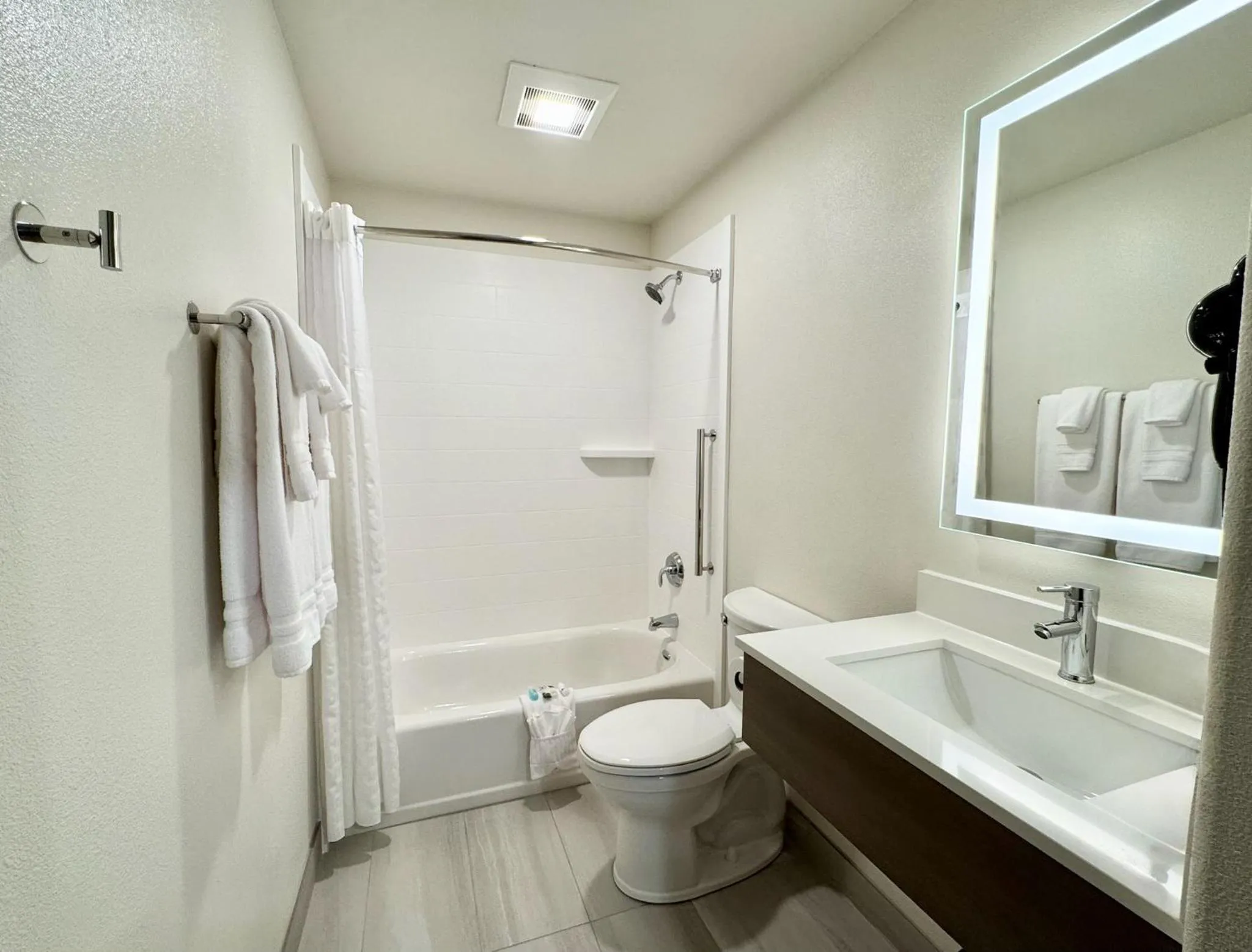 Bathroom in Alaska's Select Inn Wasilla