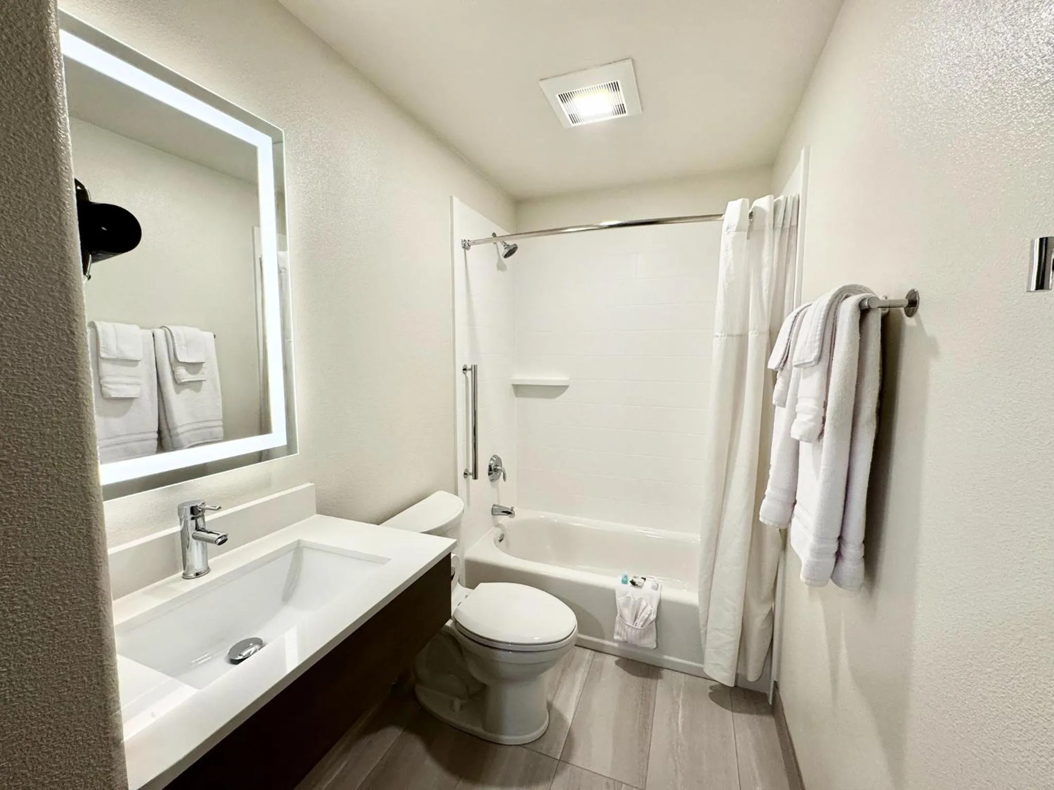 Bathroom in Alaska's Select Inn Wasilla