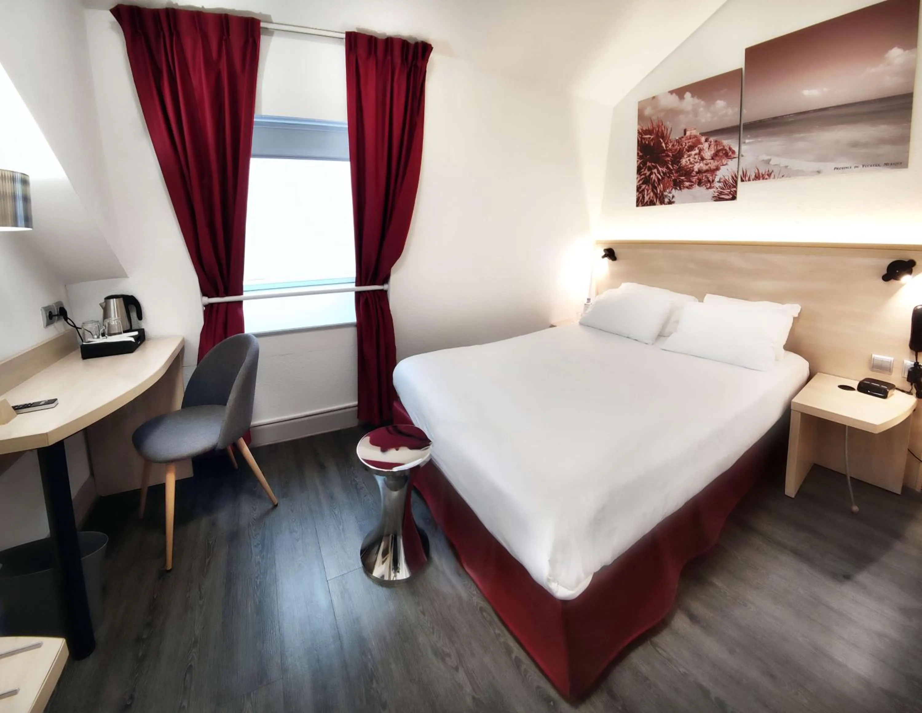 Photo of the whole room, Bed in Best Western Lyon Saint-Antoine