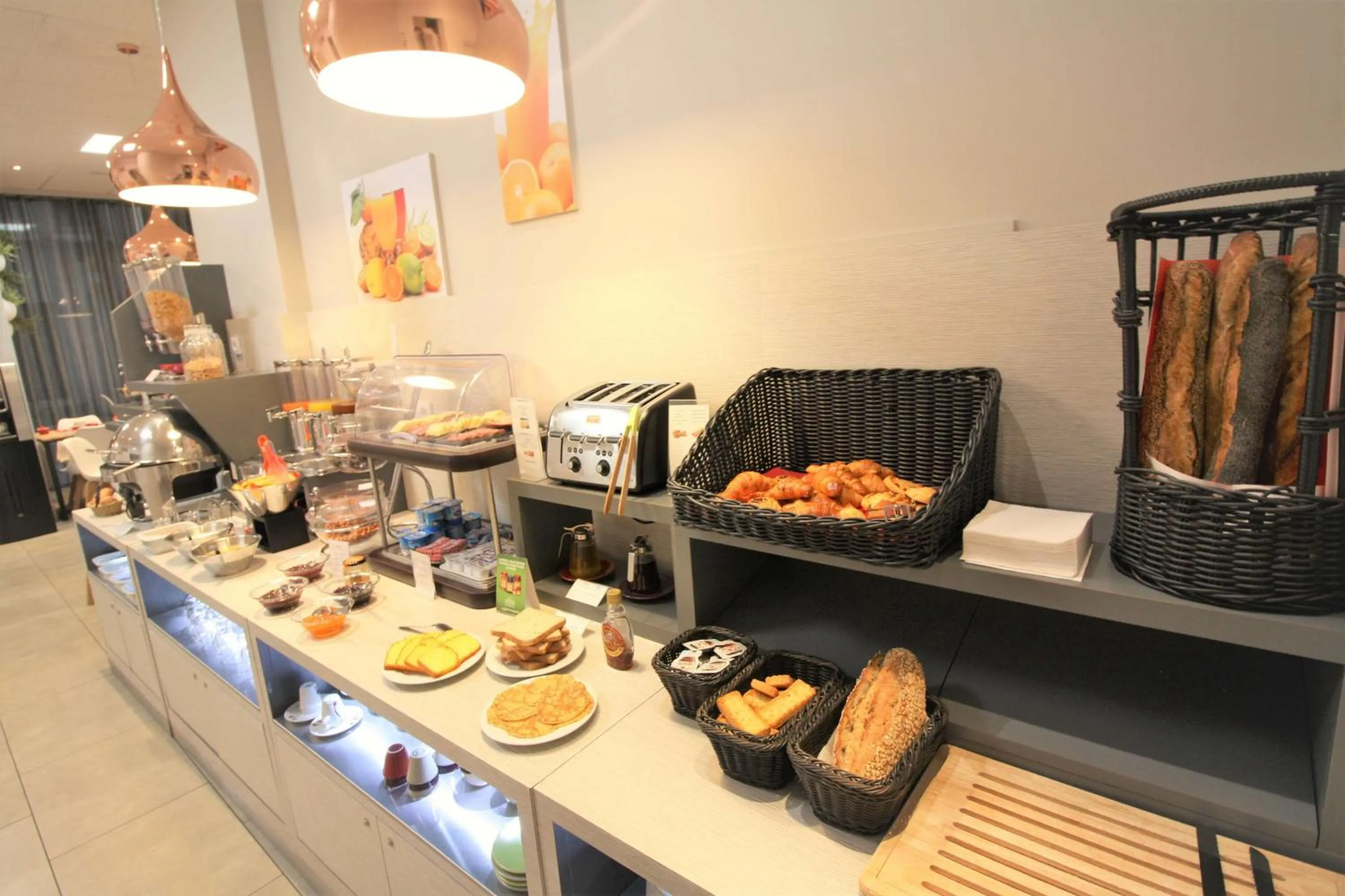 Restaurant/places to eat in Best Western Lyon Saint-Antoine