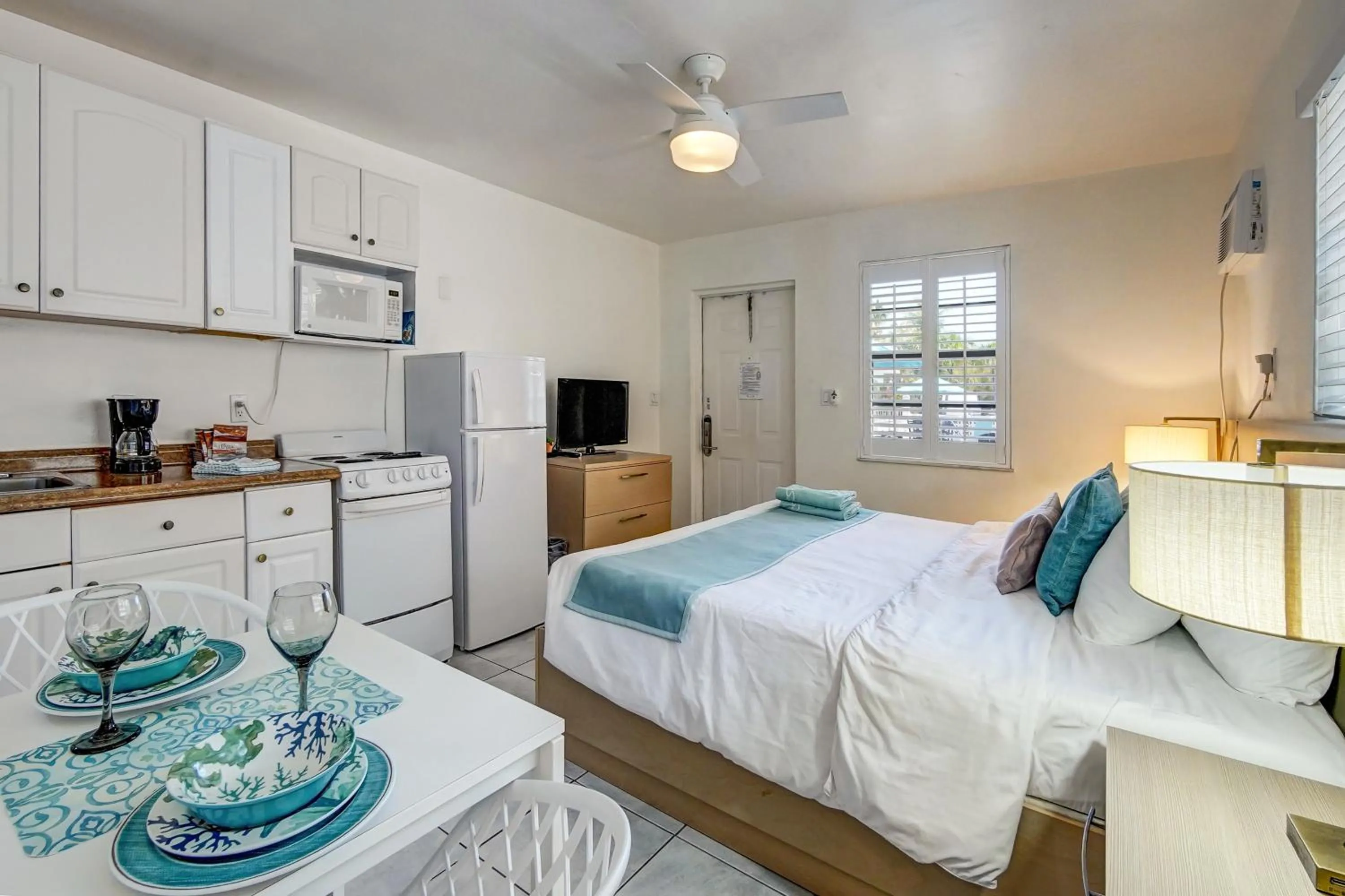 Bedroom, Bed in Sea Garden by the Sea