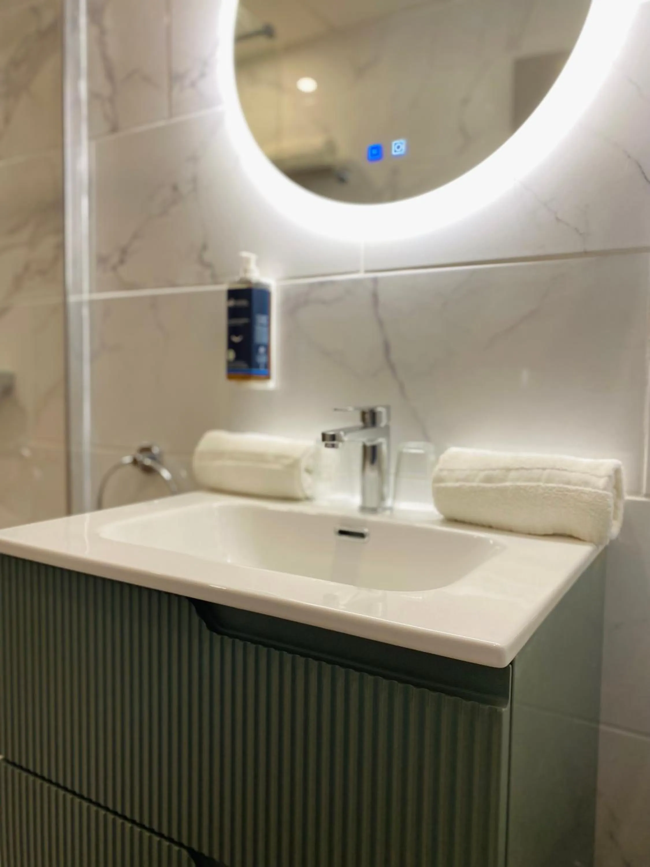 Bathroom in Brit Hotel Acacias