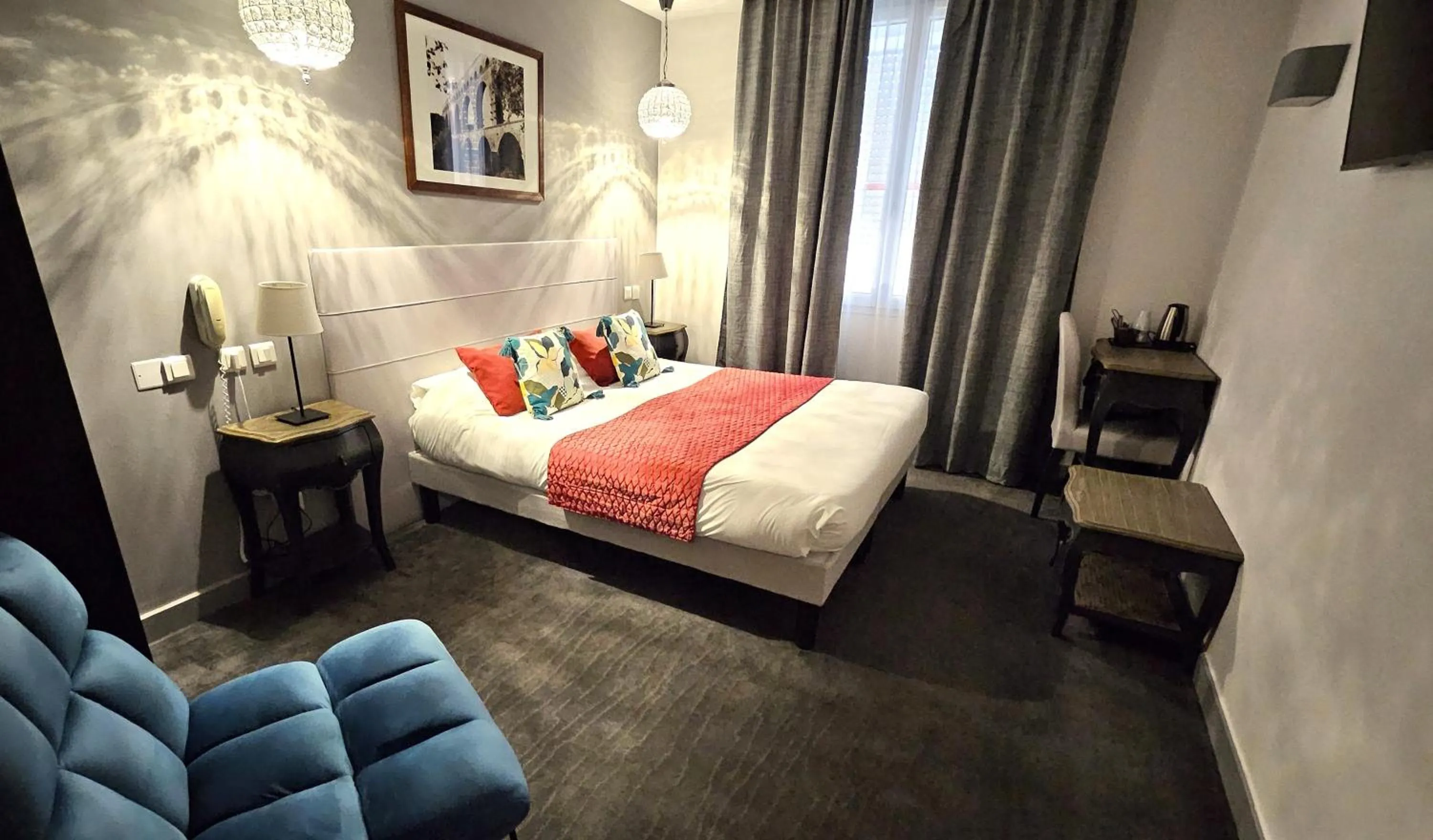 Bed in Brit Hotel Acacias