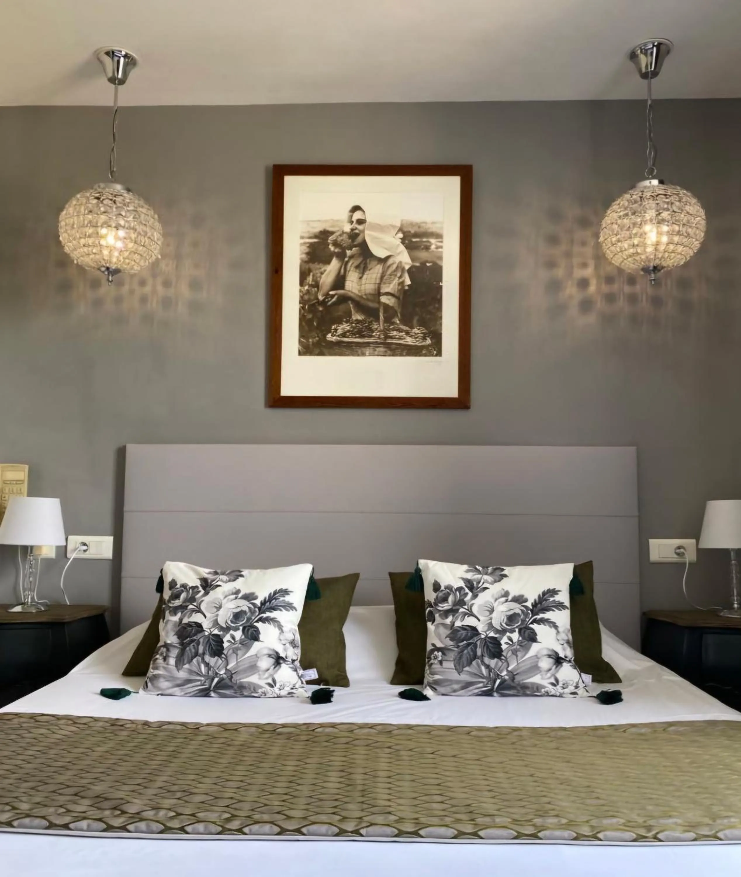 Bed in Brit Hotel Acacias