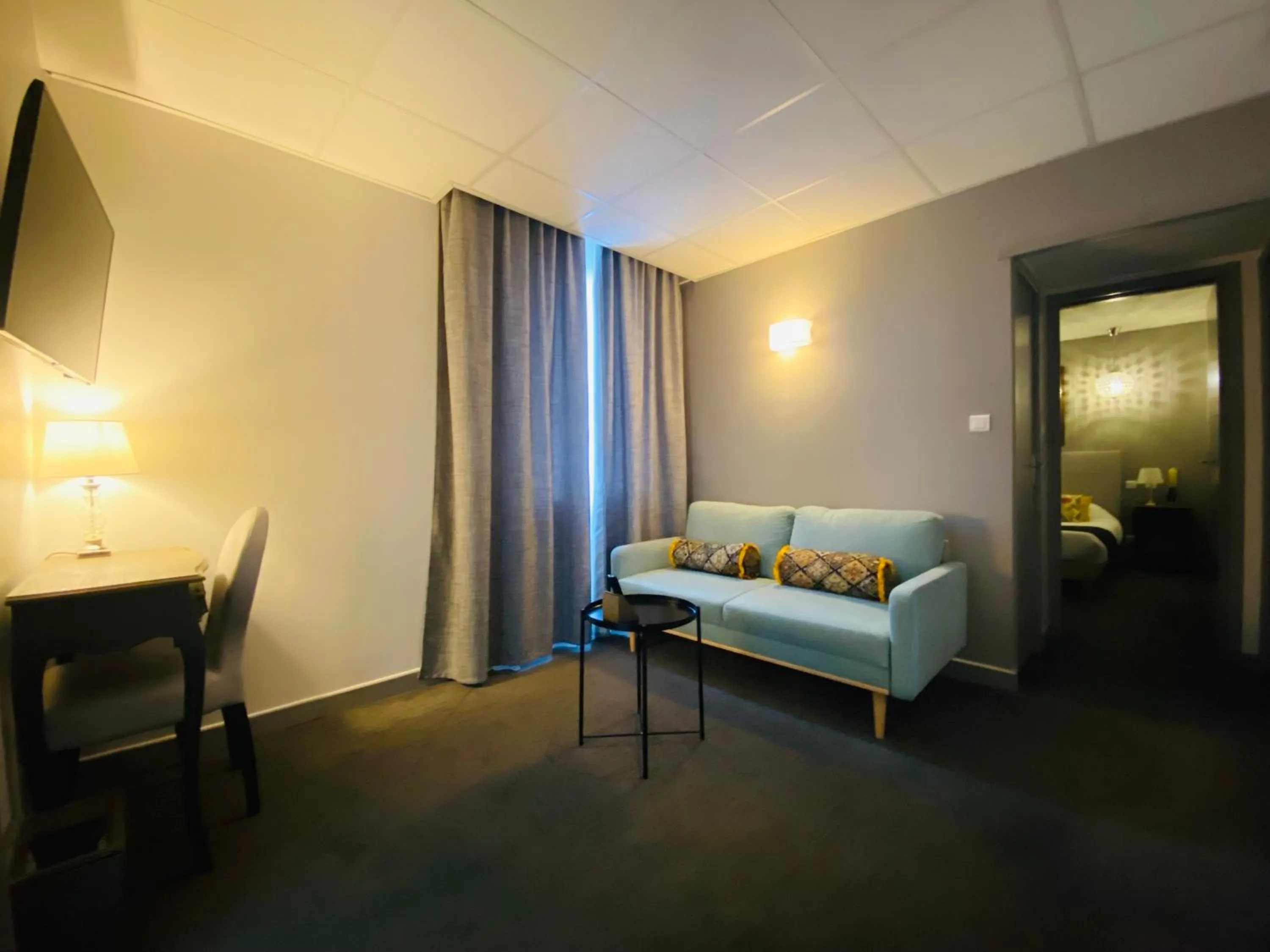 TV and multimedia, Bed in Brit Hotel Acacias