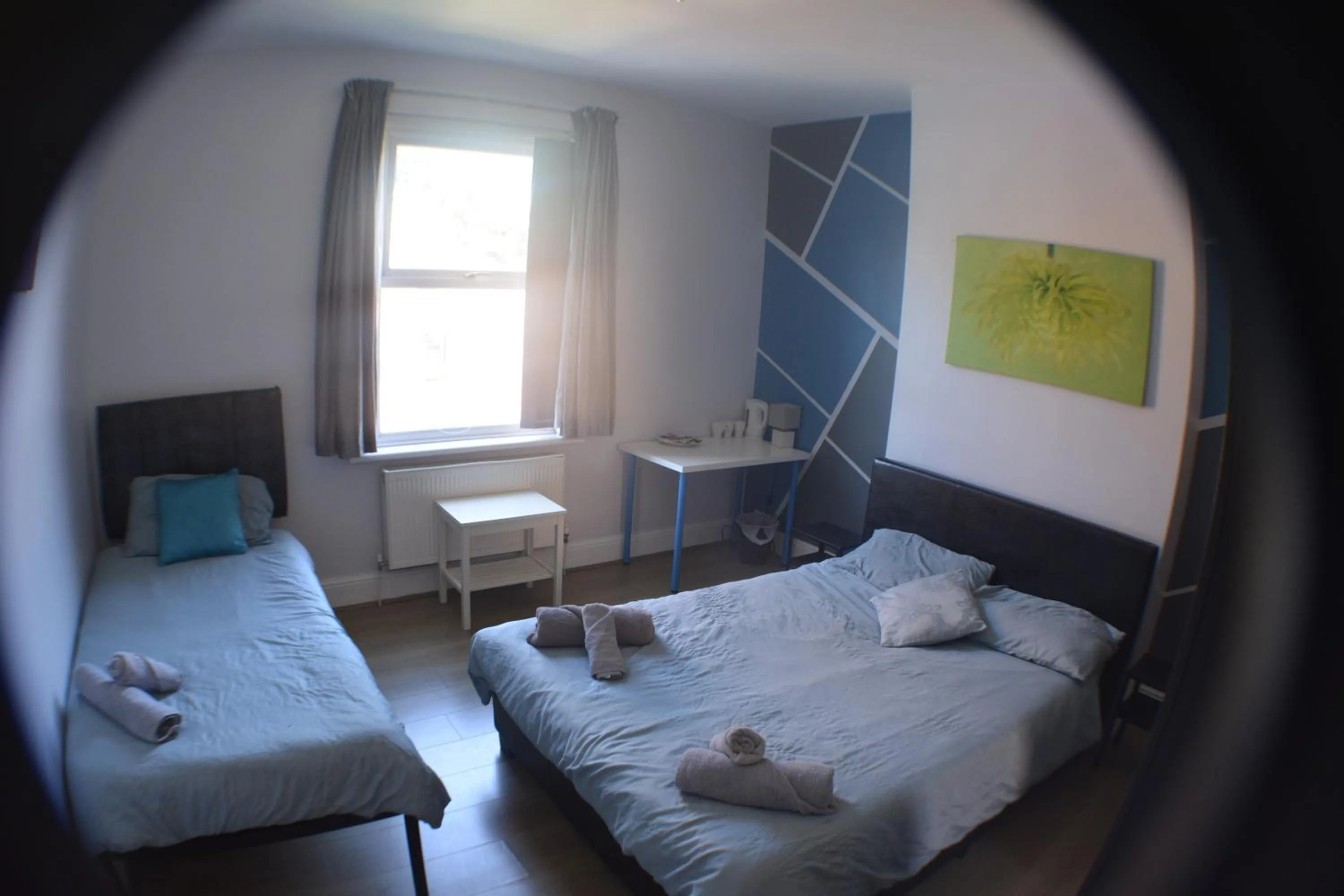 Photo of the whole room, Bed in Kensington Guest House Liverpool