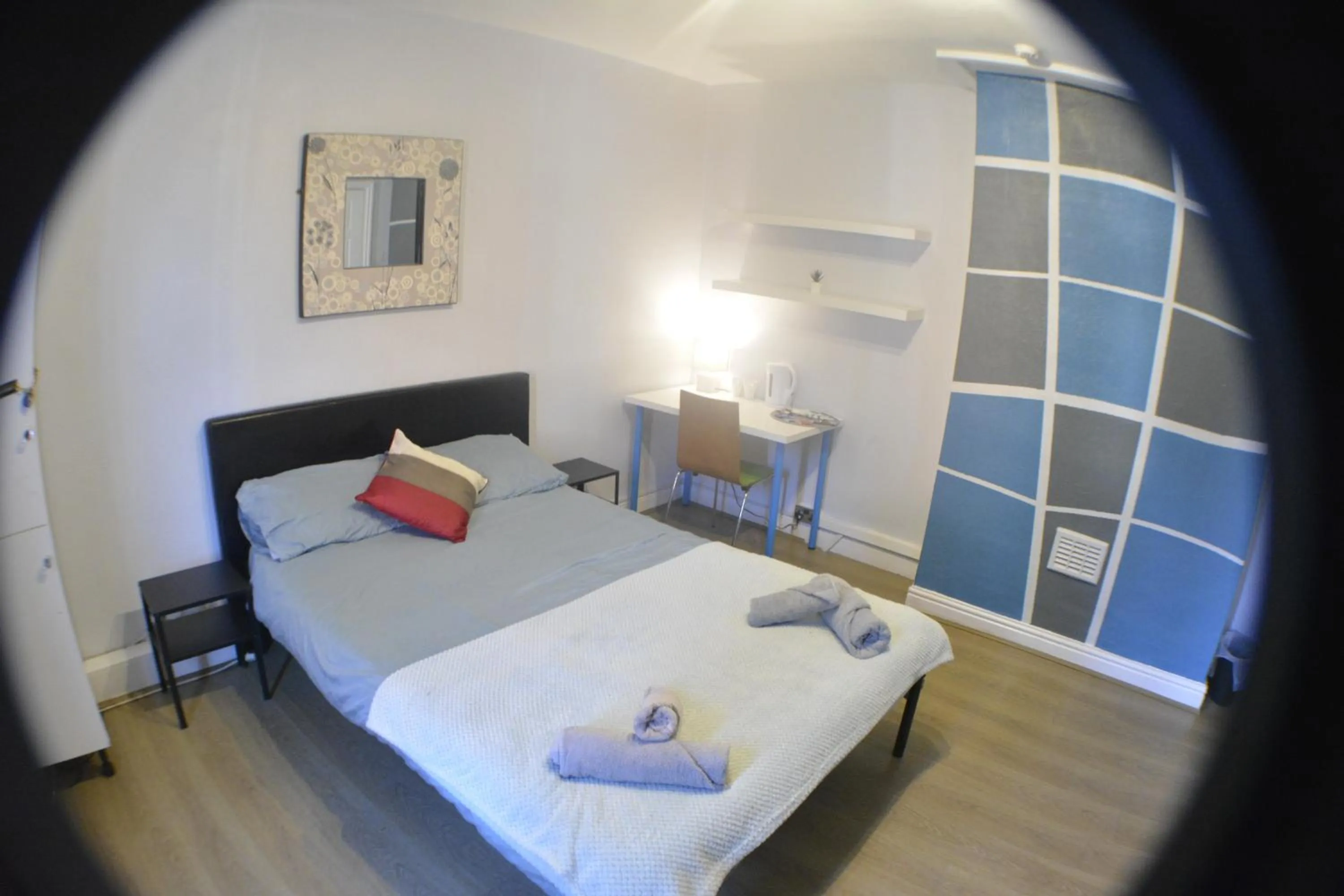 Photo of the whole room, Bed in Kensington Guest House Liverpool