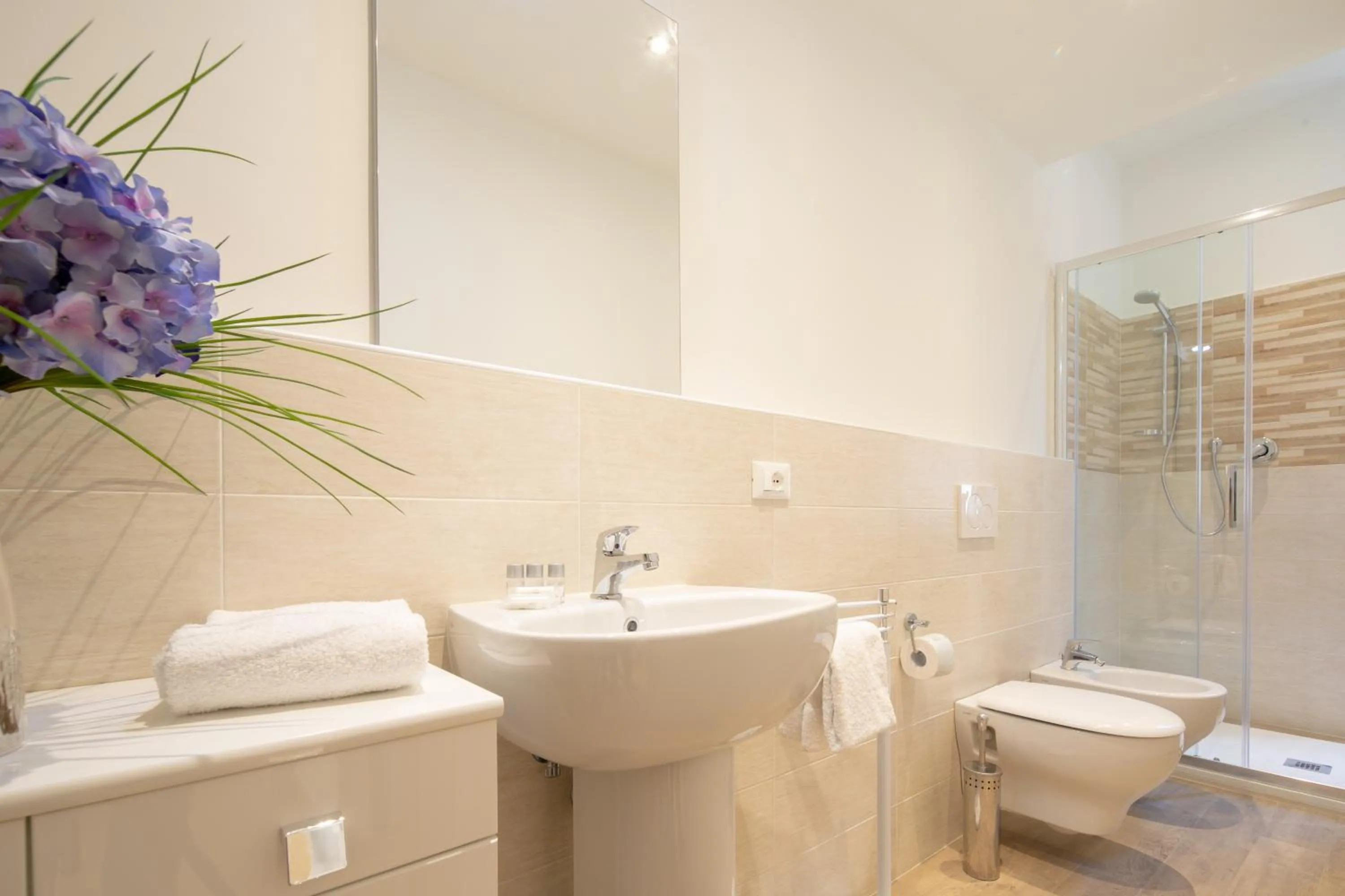 Shower in Modern Duomo View by Mmega