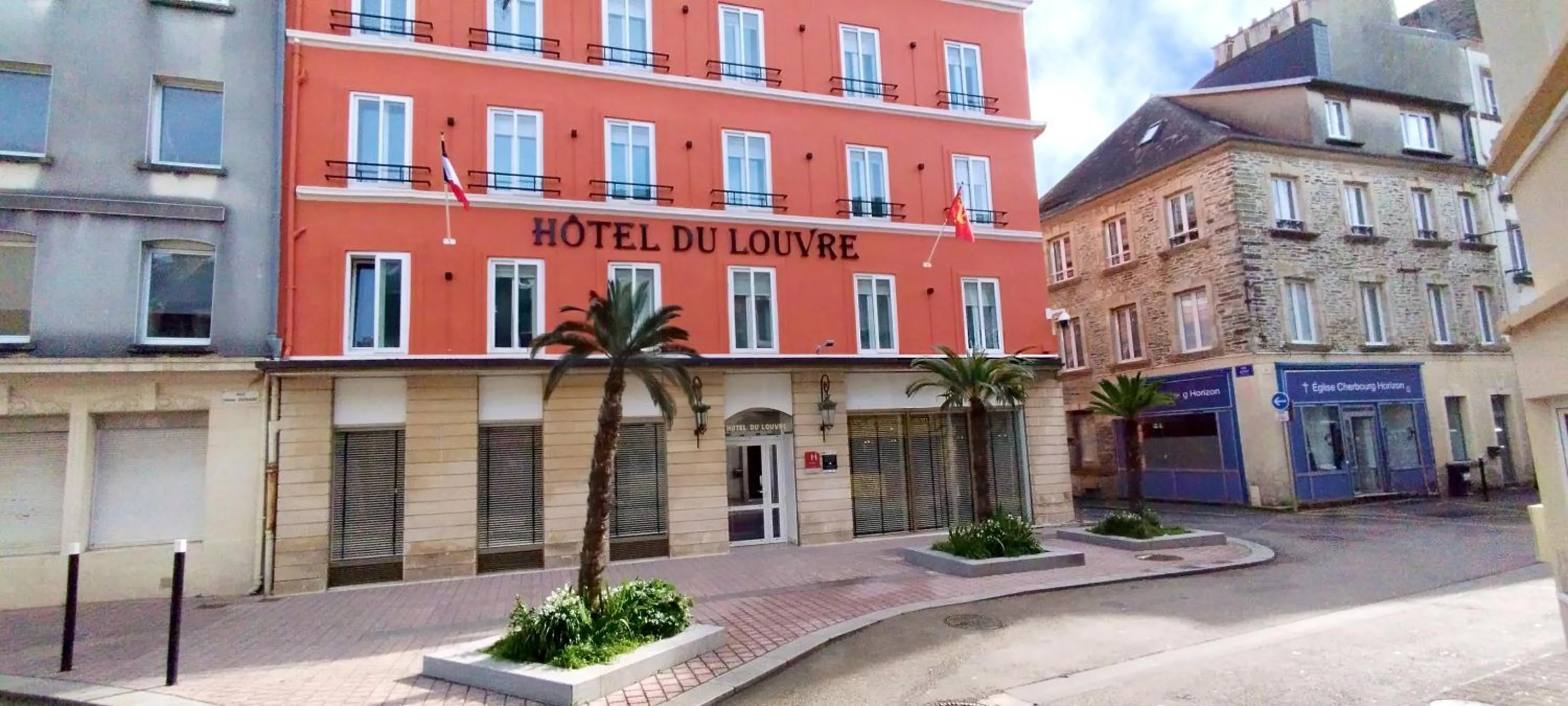 Property building in Hotel du Louvre