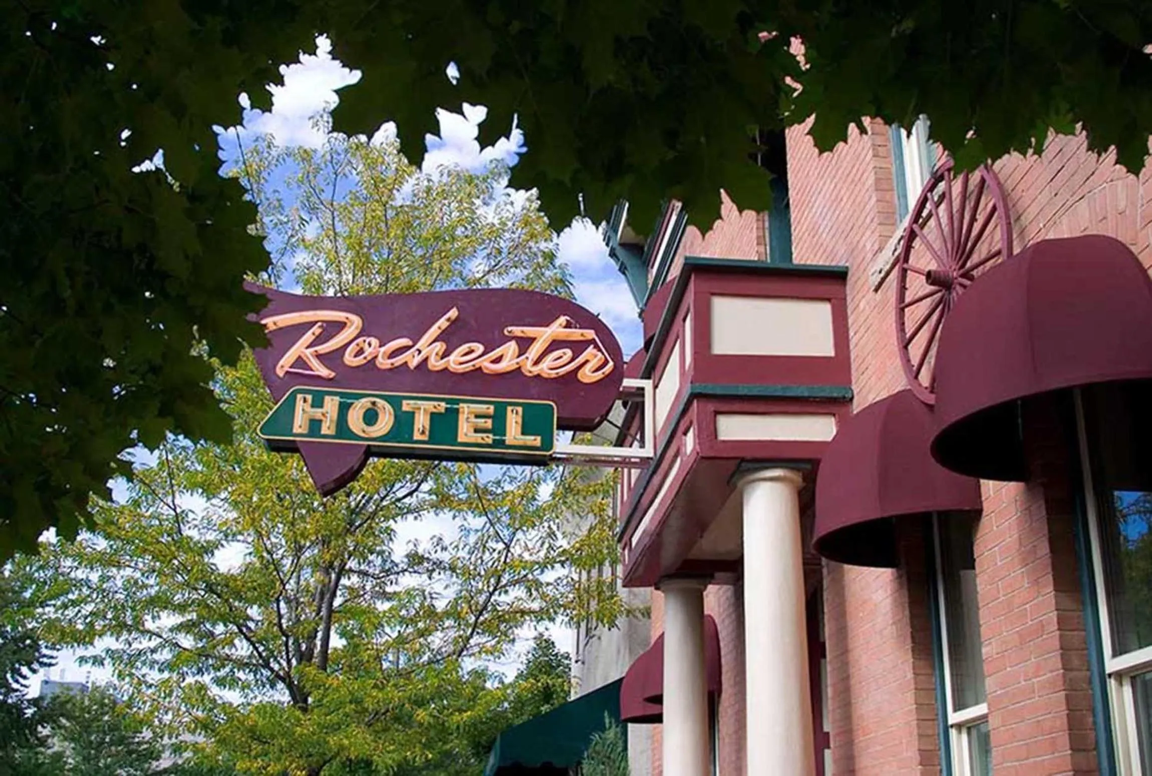 Facade/entrance in The Rochester Hotel