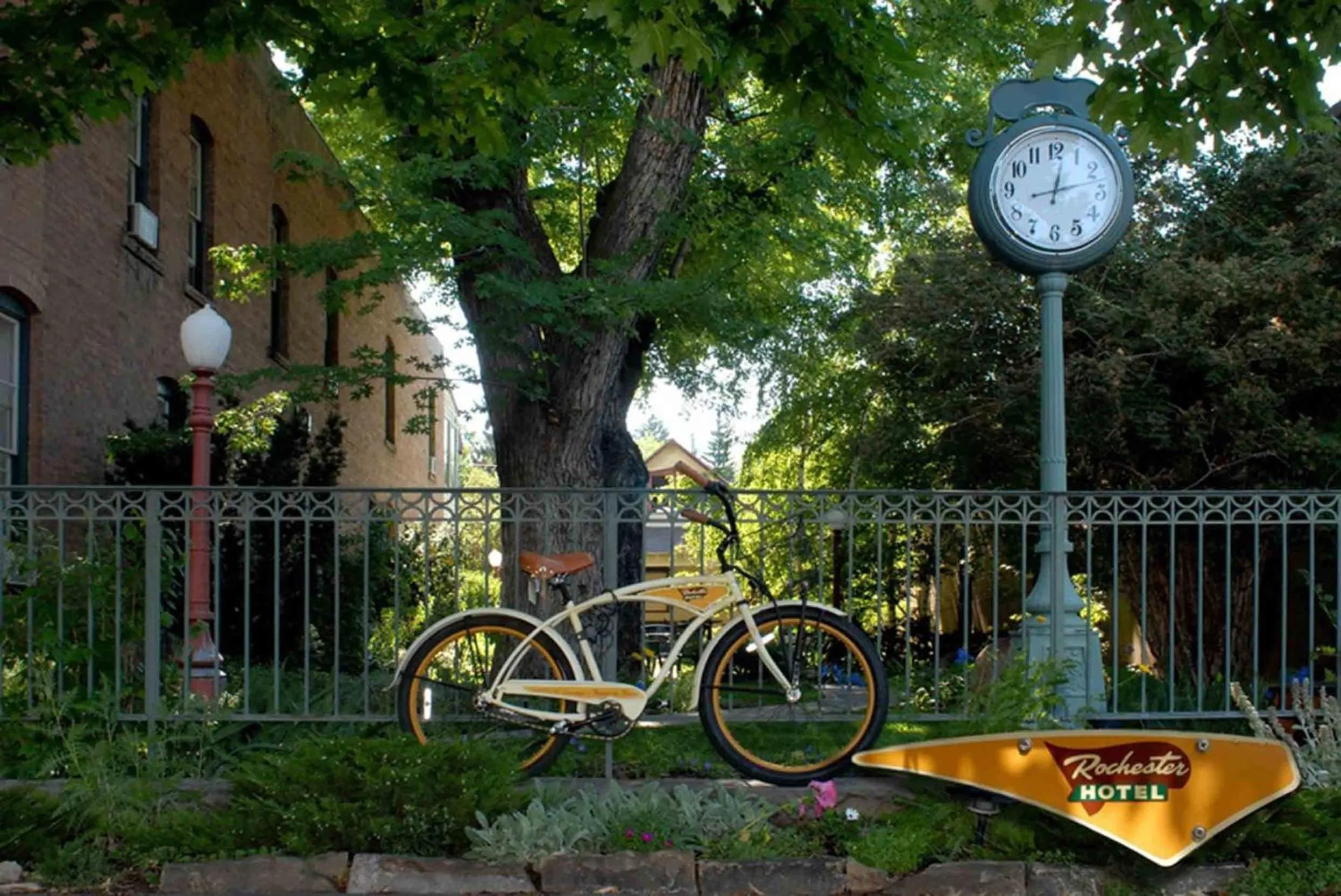 Facade/entrance in The Rochester Hotel