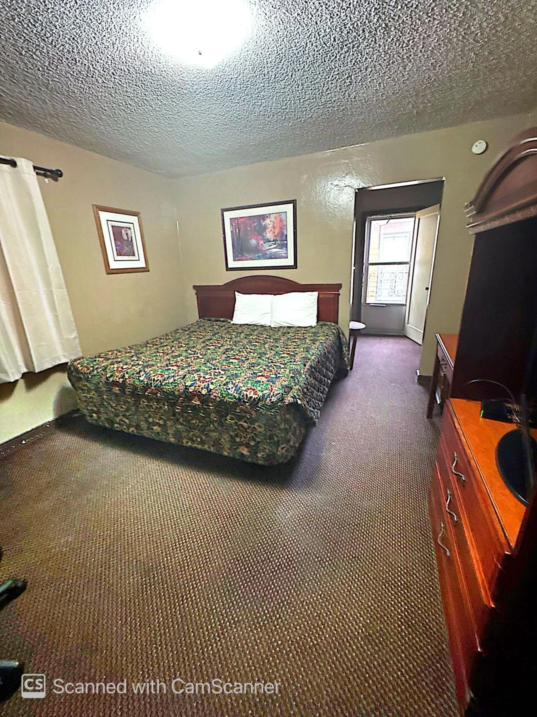 Bed in Windmill Inn Lynden