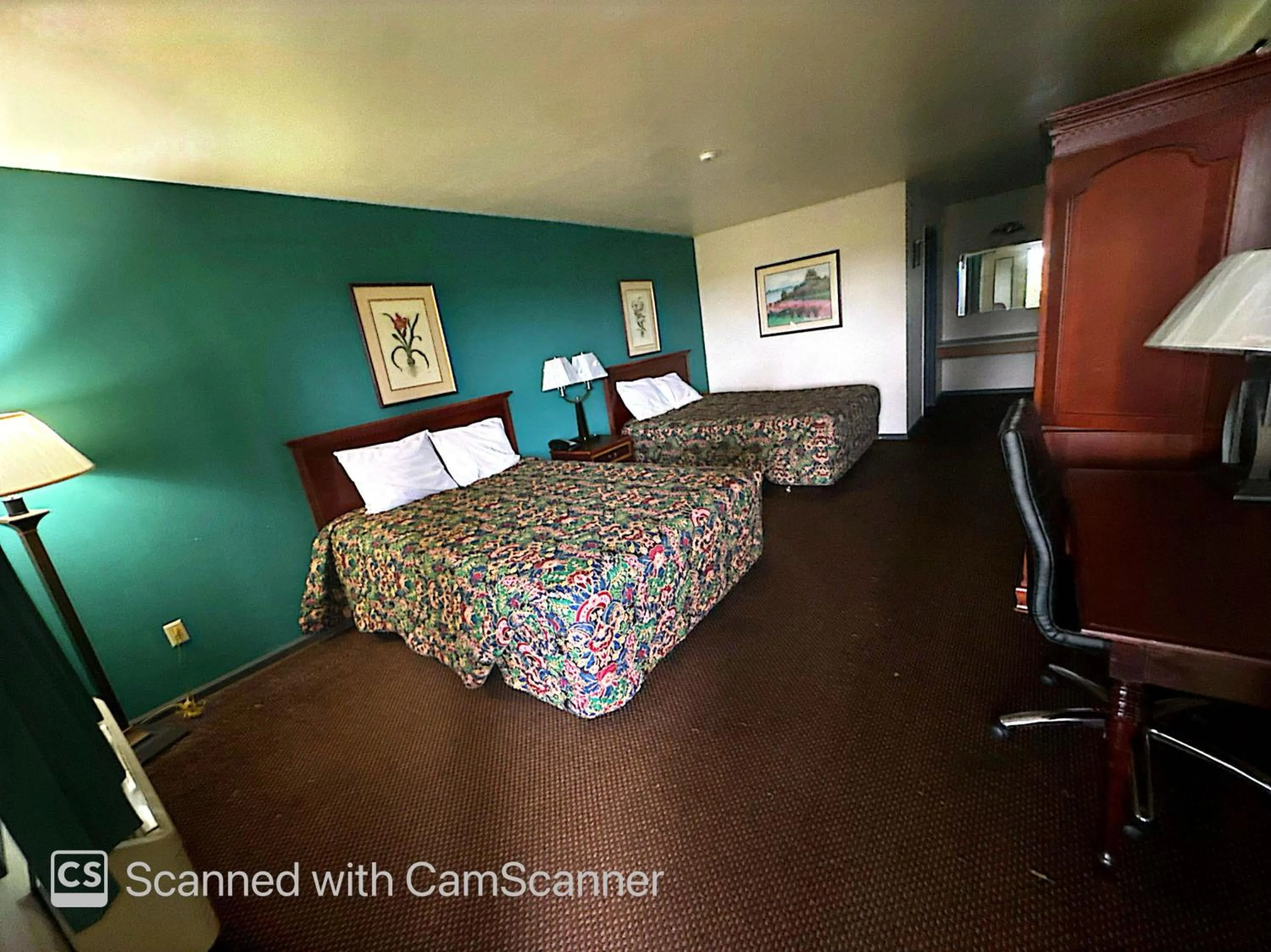 Bed in Windmill Inn Lynden