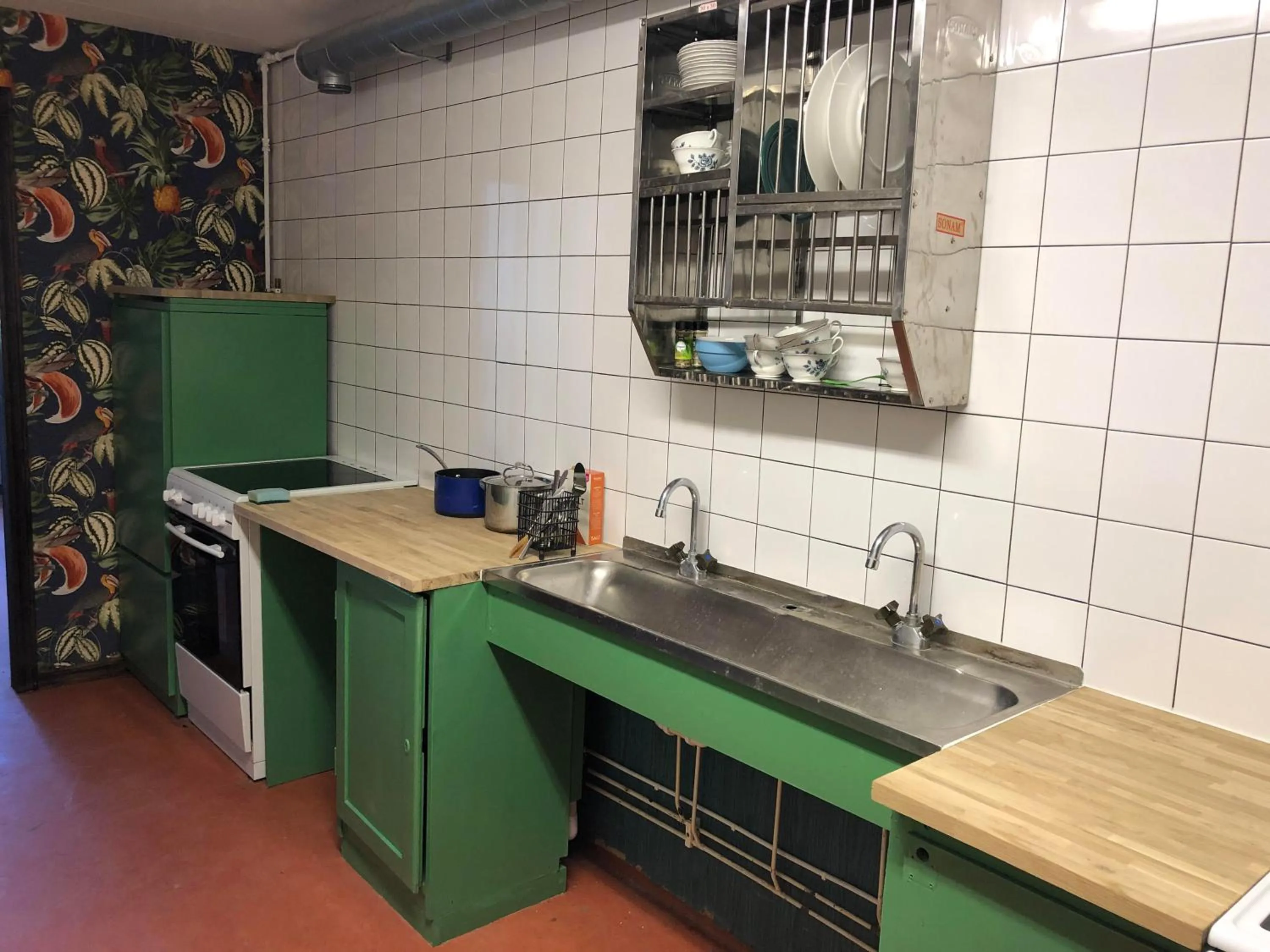 Communal kitchen in Grand Circus Hotel