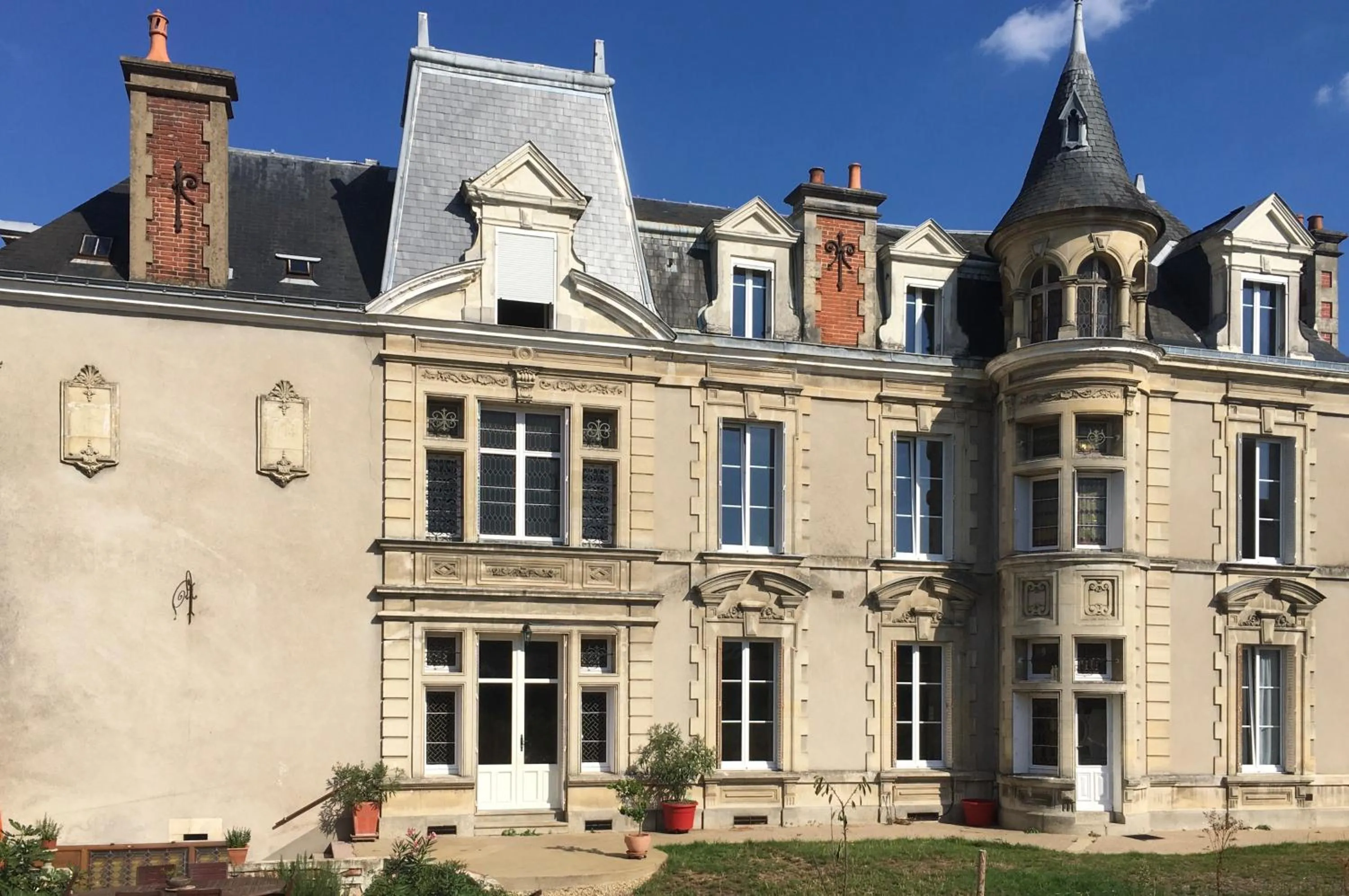 Property building in Maison Prémartine