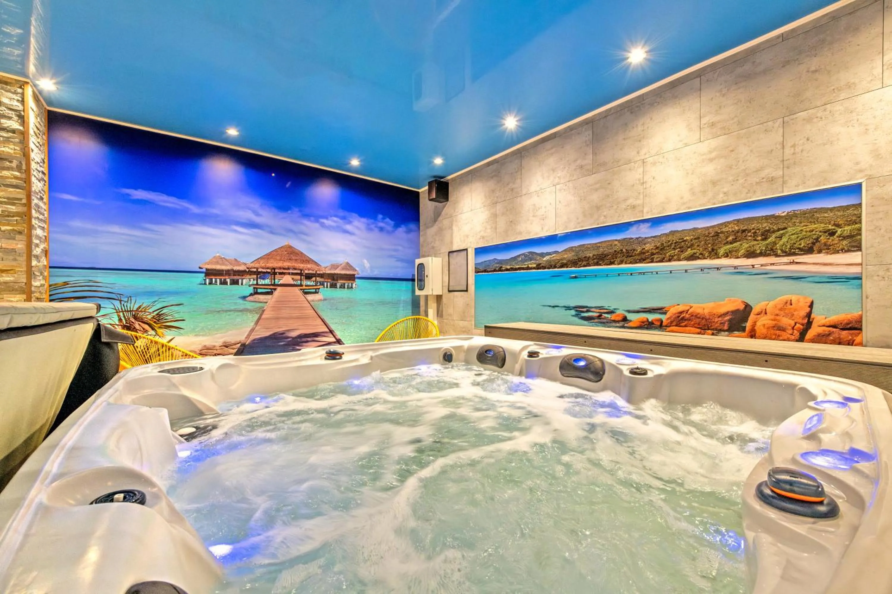 Hot Tub in Logis Hotel Center