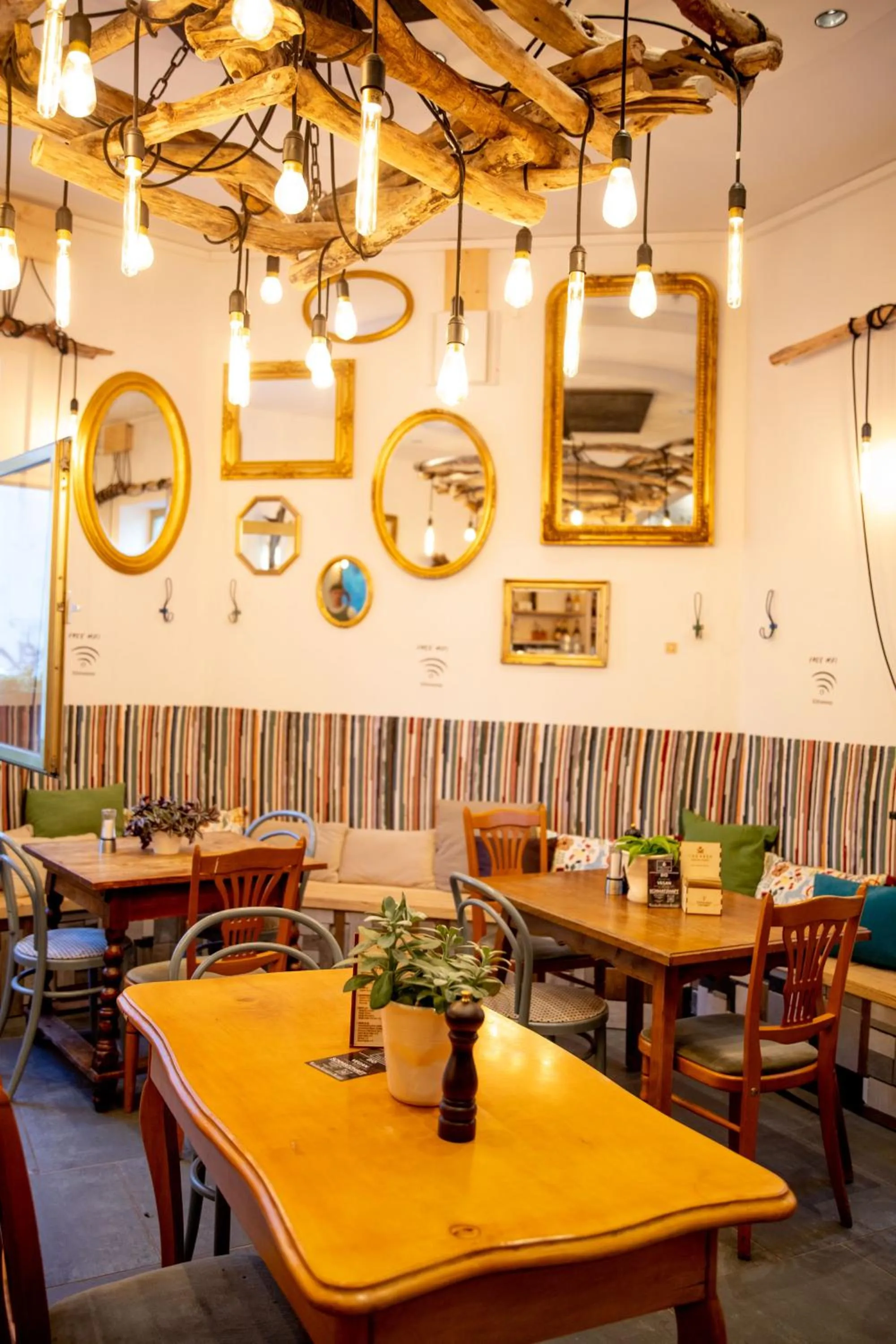 Restaurant/places to eat in The Keep Eco Rooms