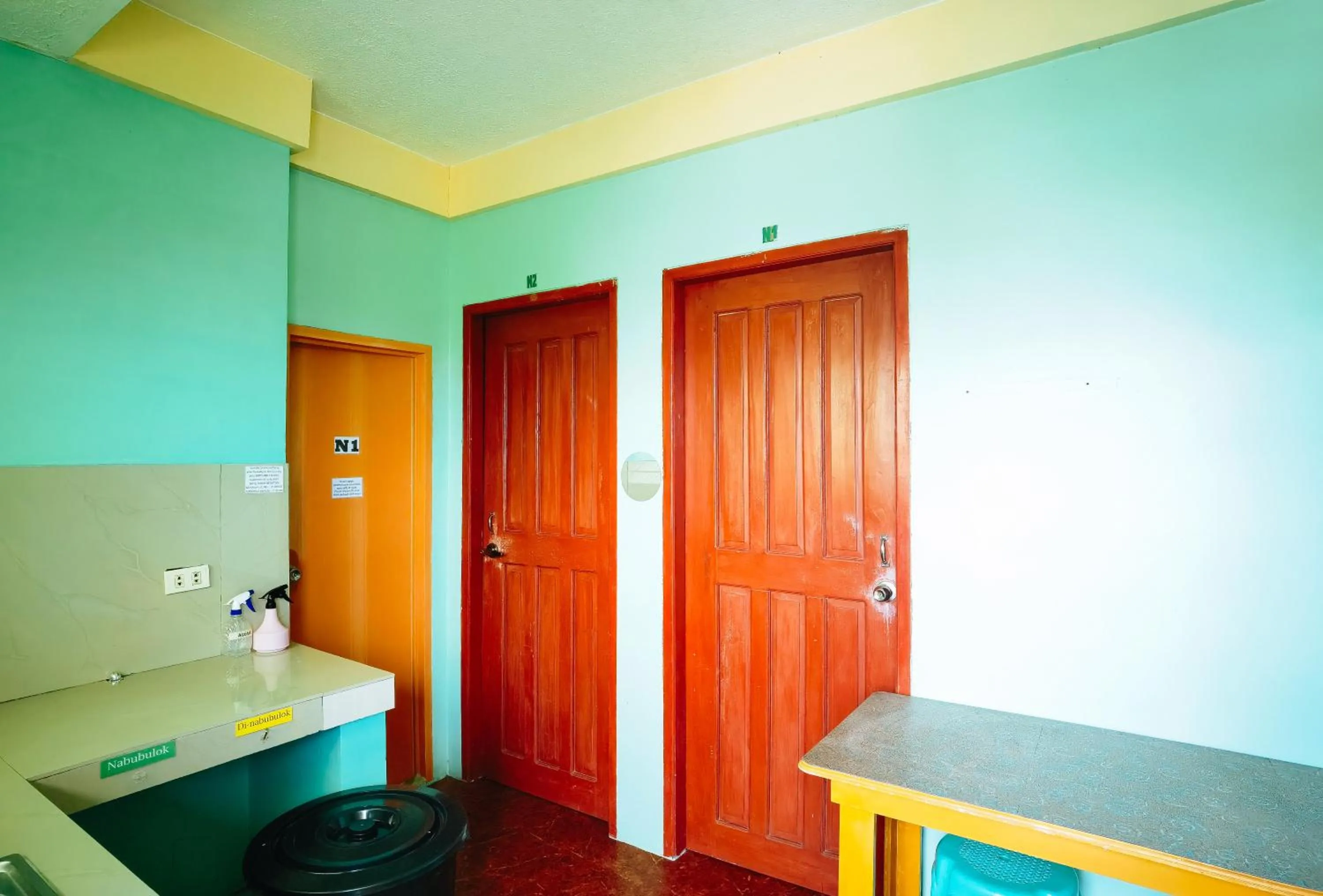 Kitchen or kitchenette in RedDoorz at D128 Lodge Cagayan Valley