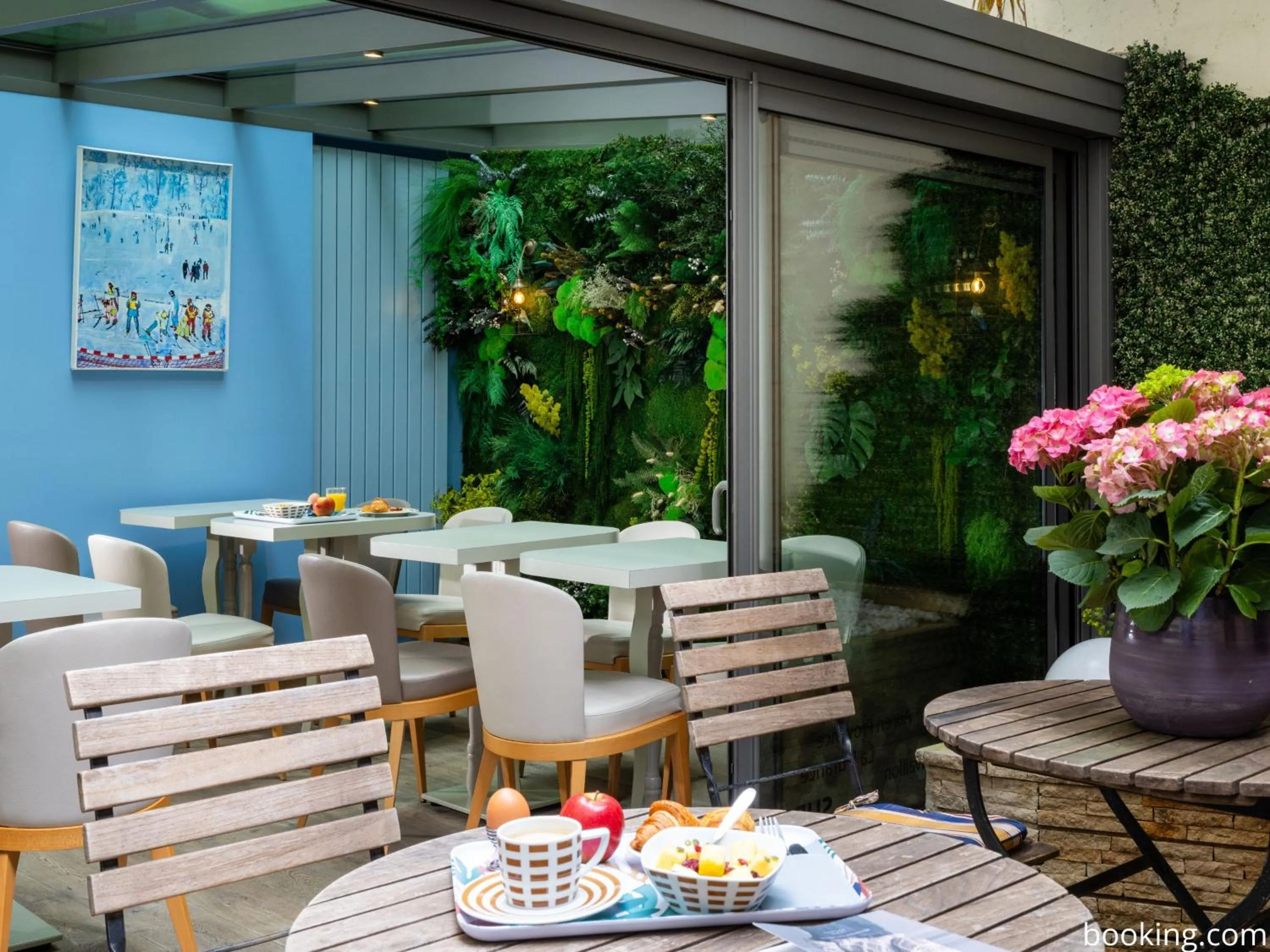 Breakfast in Hotel Daumesnil-Vincennes