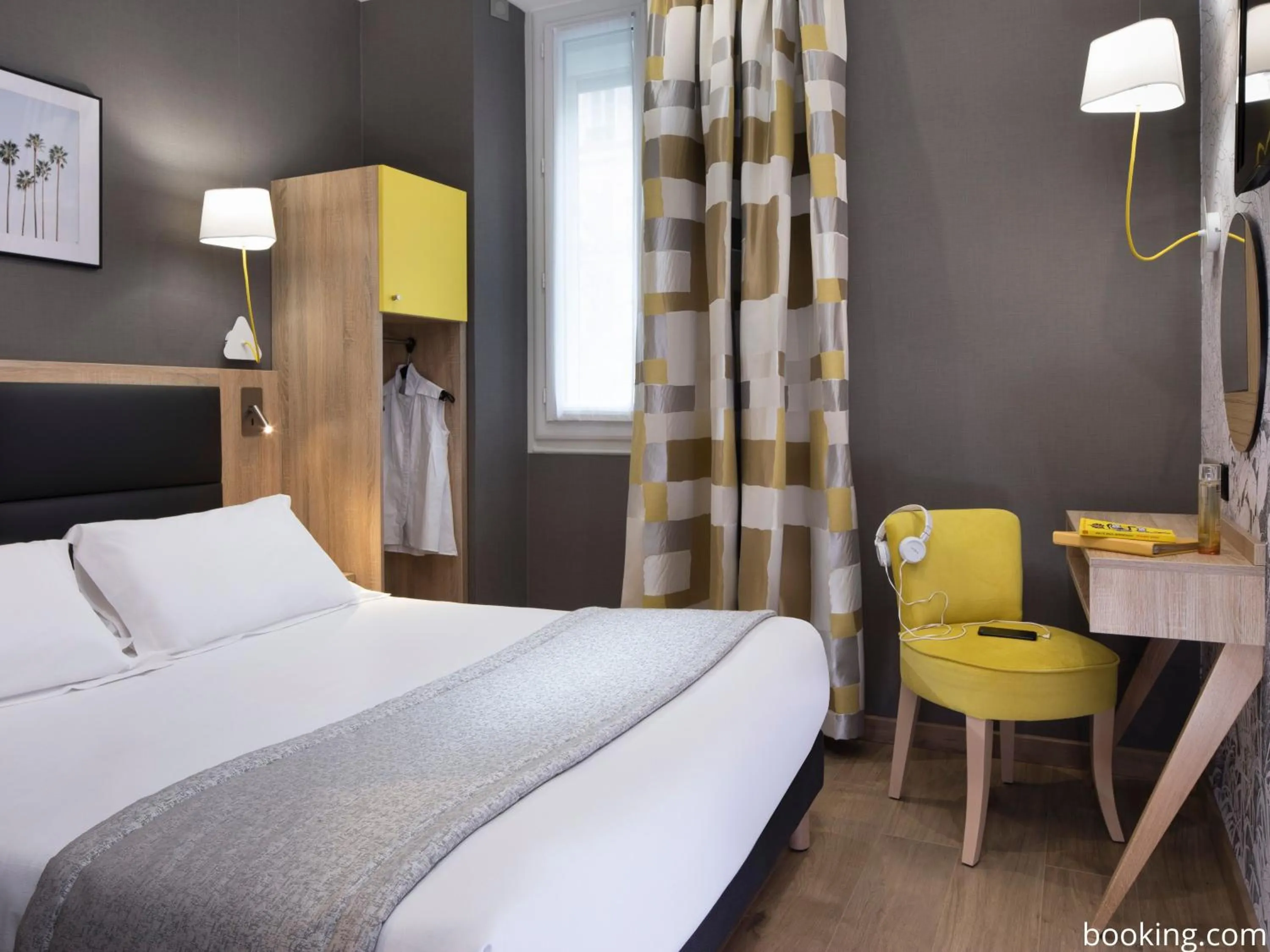 storage, Bed in Hotel Daumesnil-Vincennes