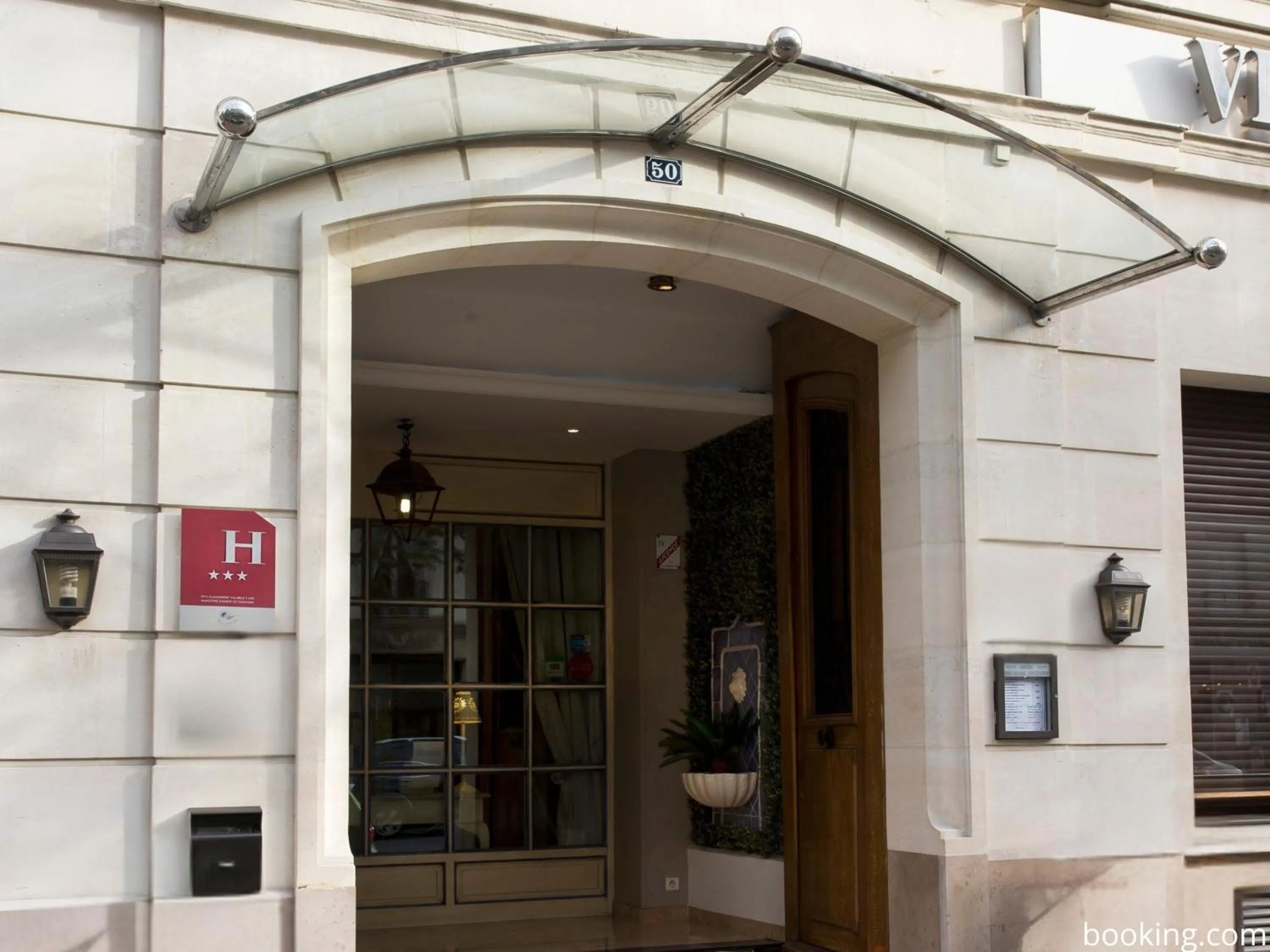 Facade/entrance in Hotel Daumesnil-Vincennes