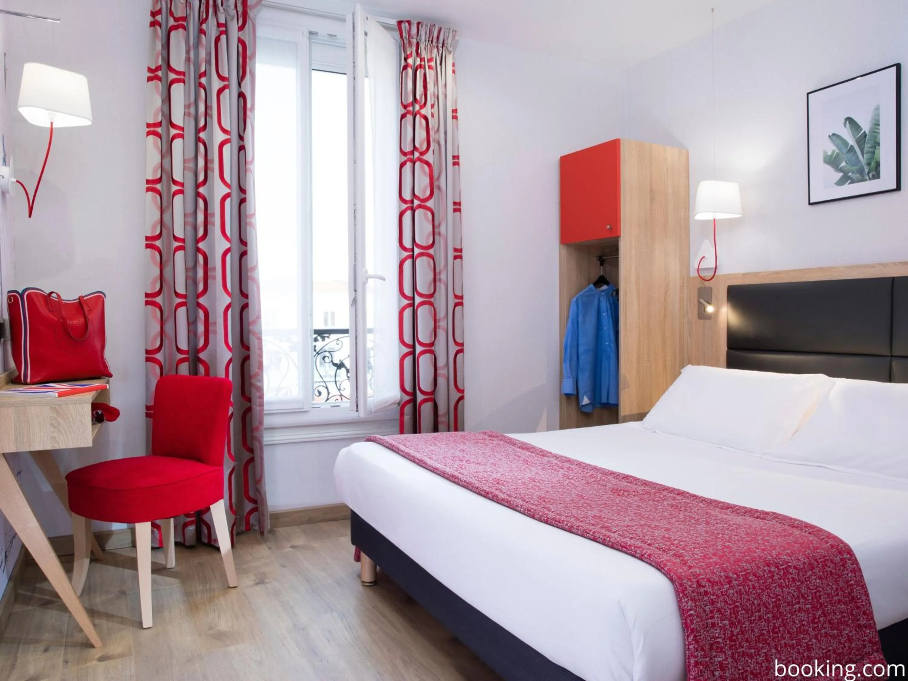 storage, Bed in Hotel Daumesnil-Vincennes