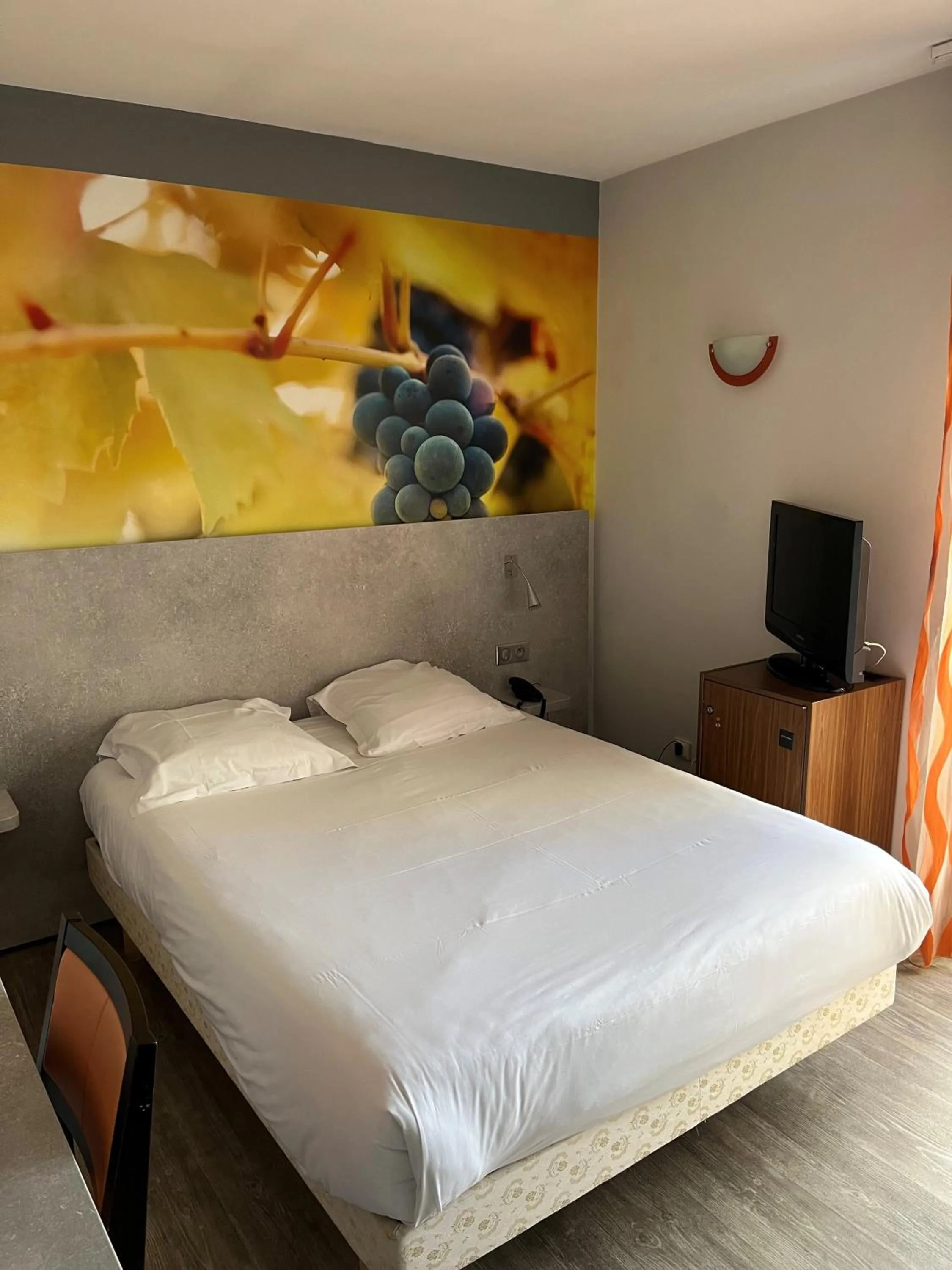 Bed in LOGIS Hotel l'Escargotière Dijon Sud - Chenove