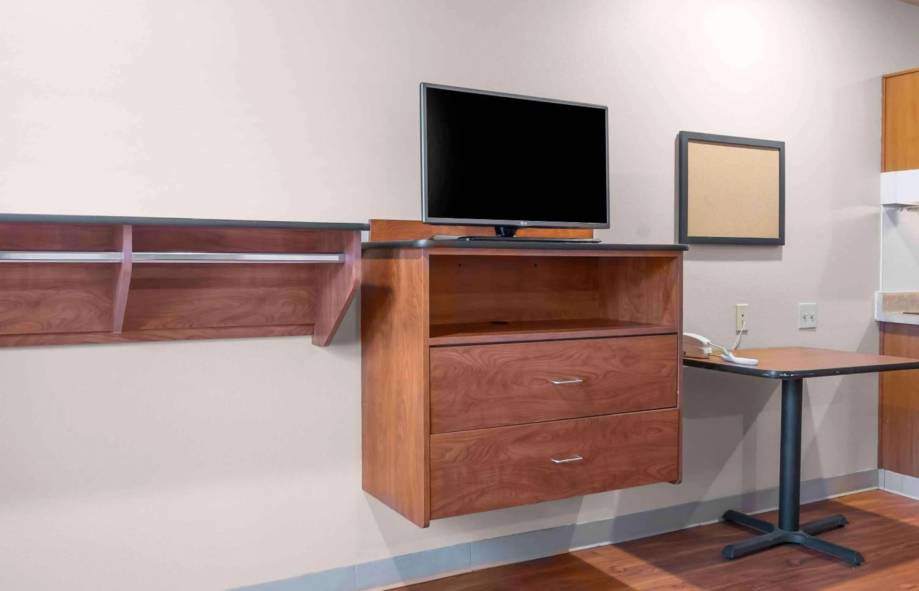 Bedroom in Extended Stay America Select Suites - Colorado Springs