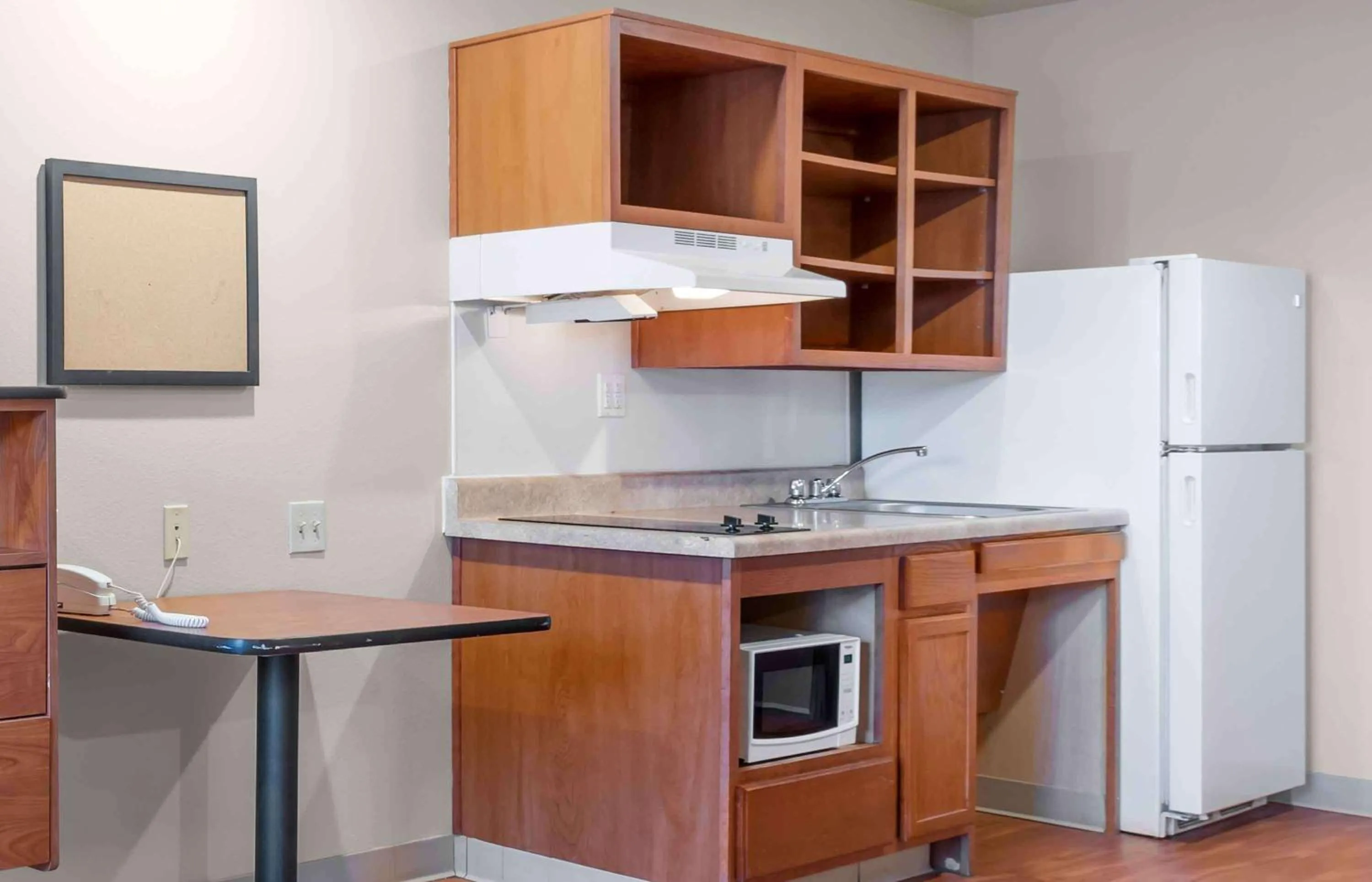 Kitchen or kitchenette in Extended Stay America Select Suites - Colorado Springs