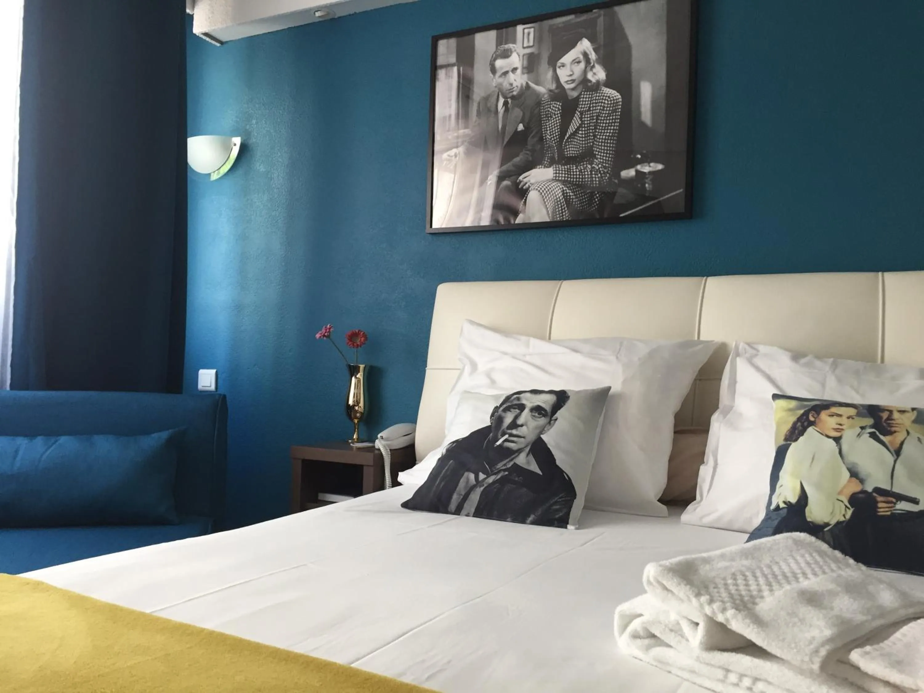 Bedroom, Bed in ATH hôtel Athénée