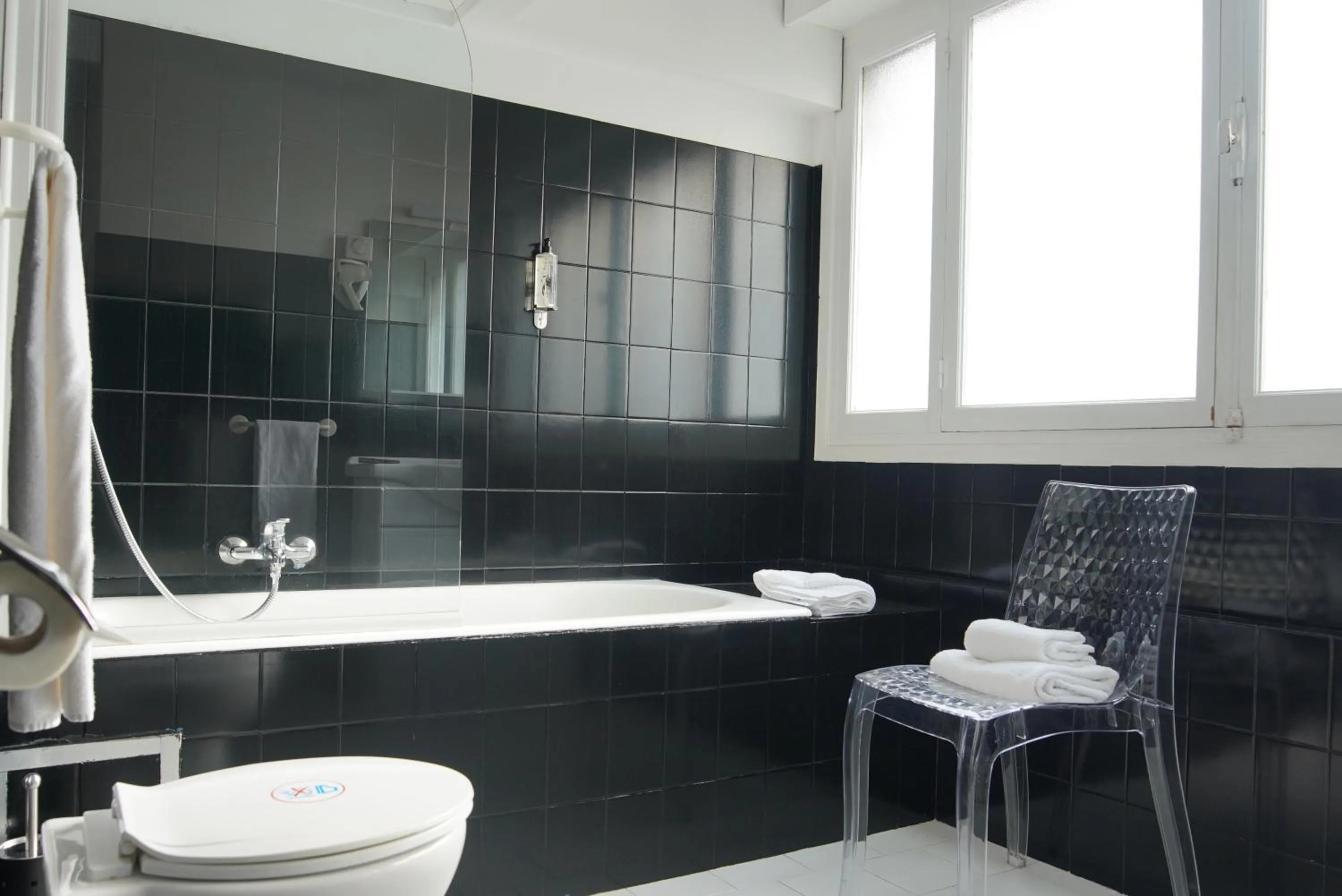 Bathroom in ATH hôtel Athénée