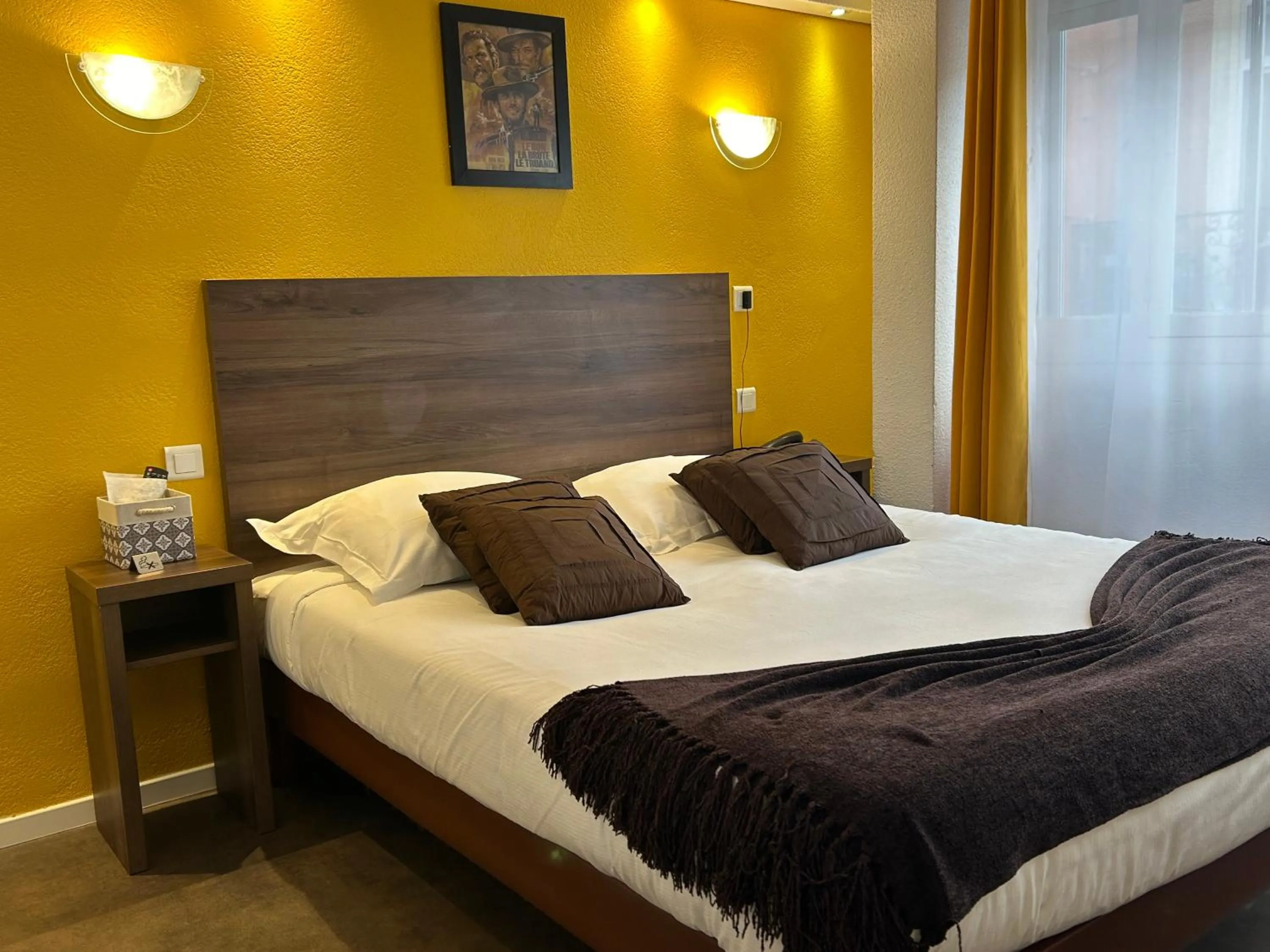 Bed in ATH hôtel Athénée