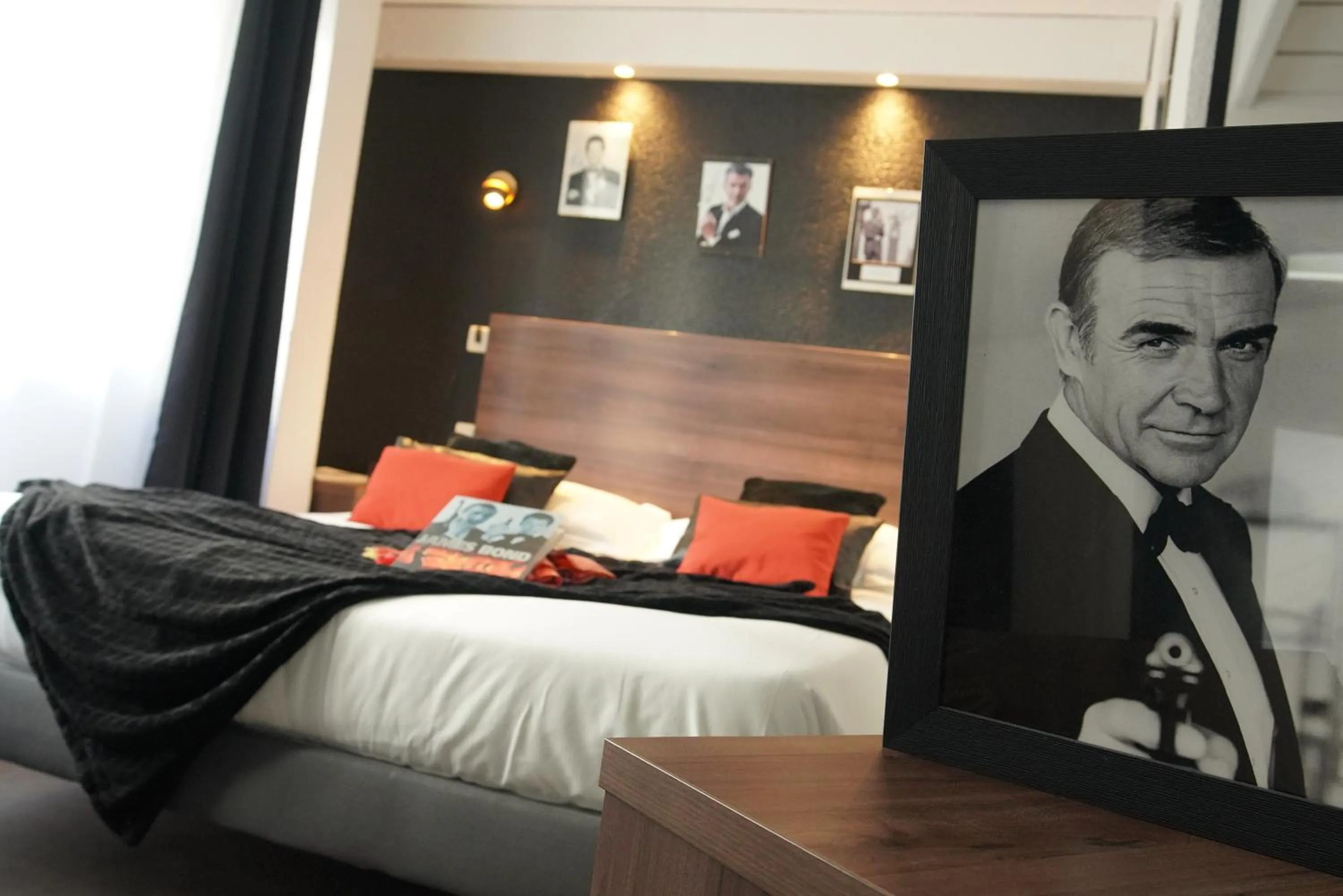 Bed in ATH hôtel Athénée