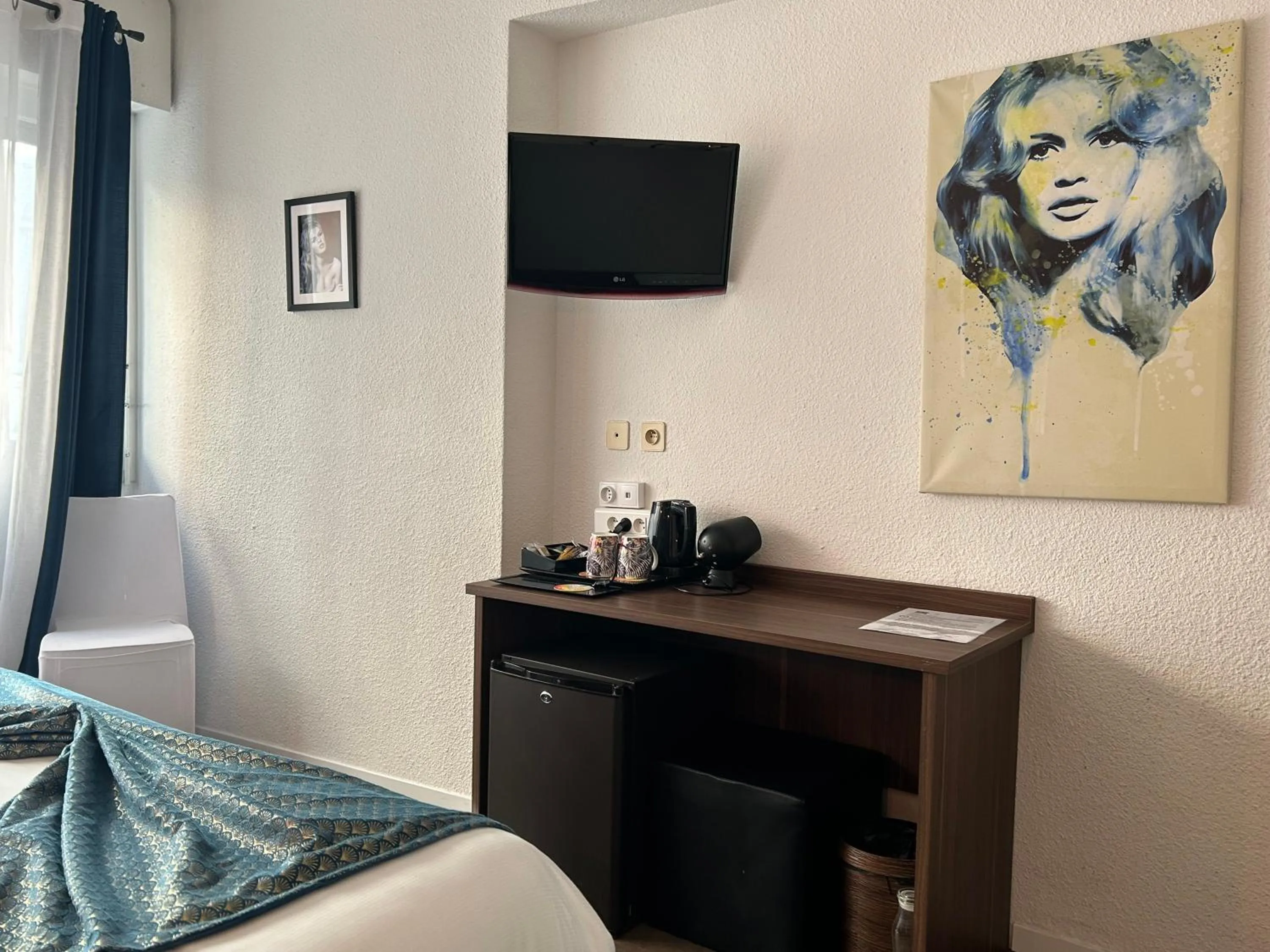 Bed in ATH hôtel Athénée