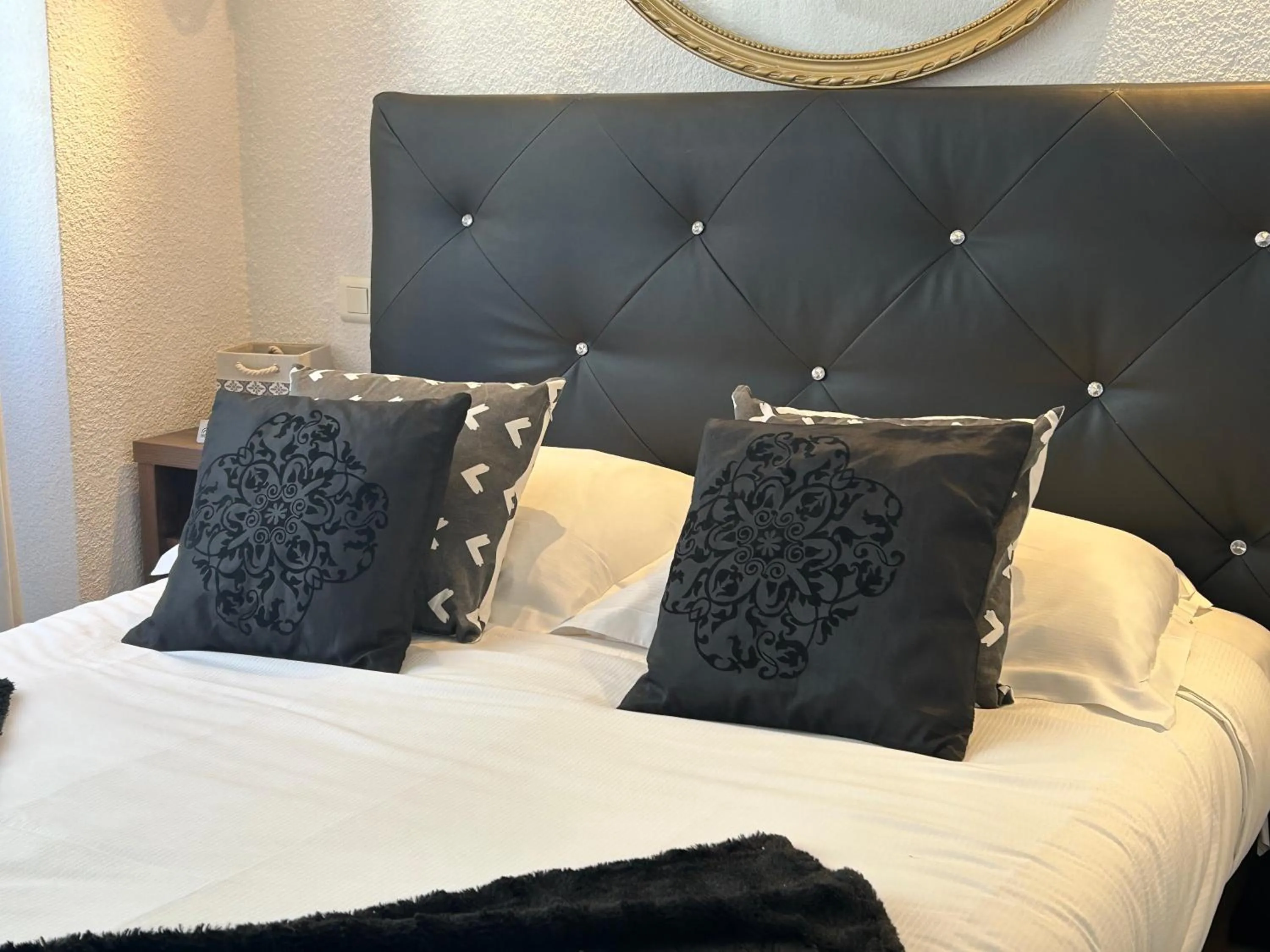 Bed in ATH hôtel Athénée