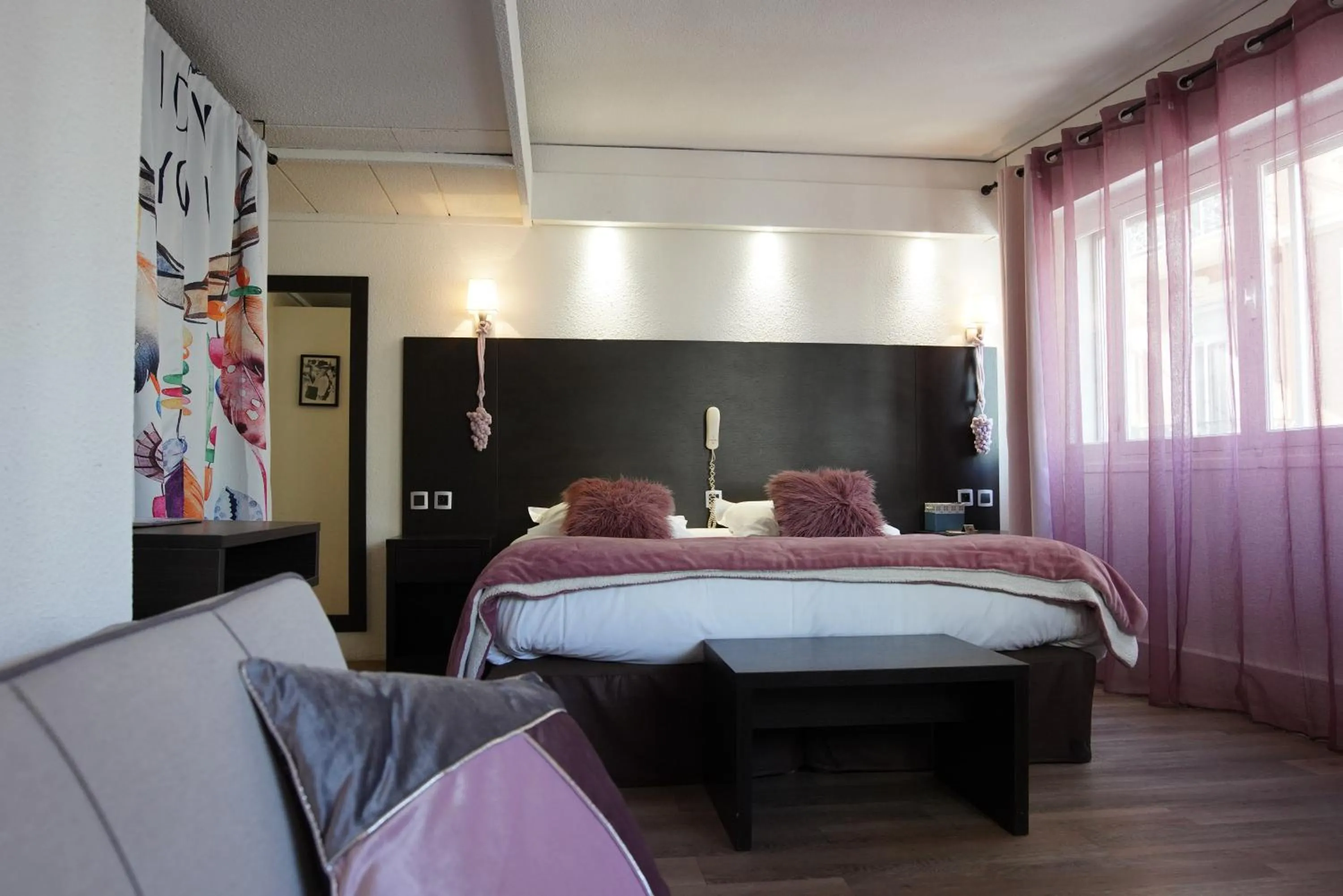 Bed in ATH hôtel Athénée