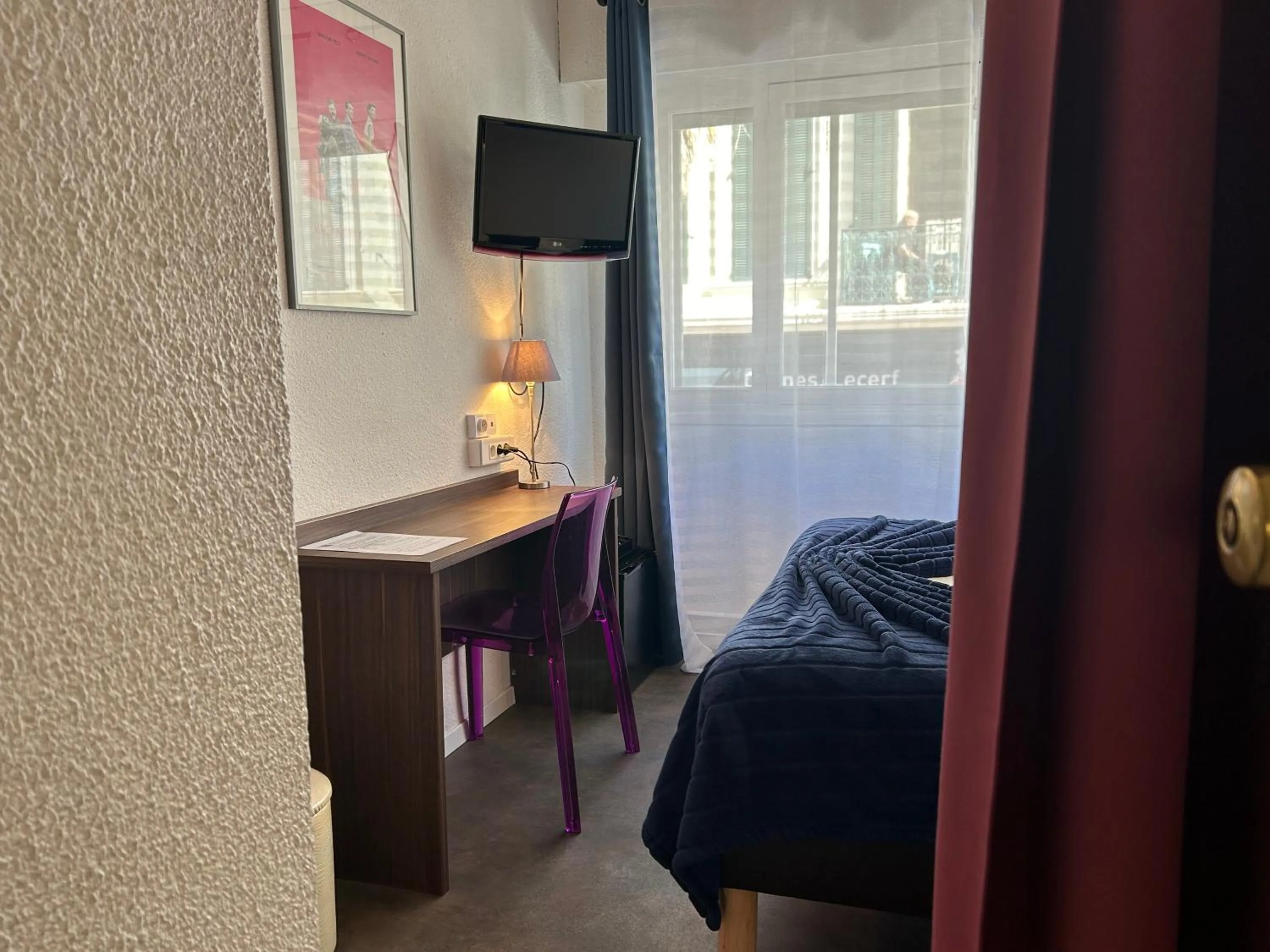 Bed in ATH hôtel Athénée